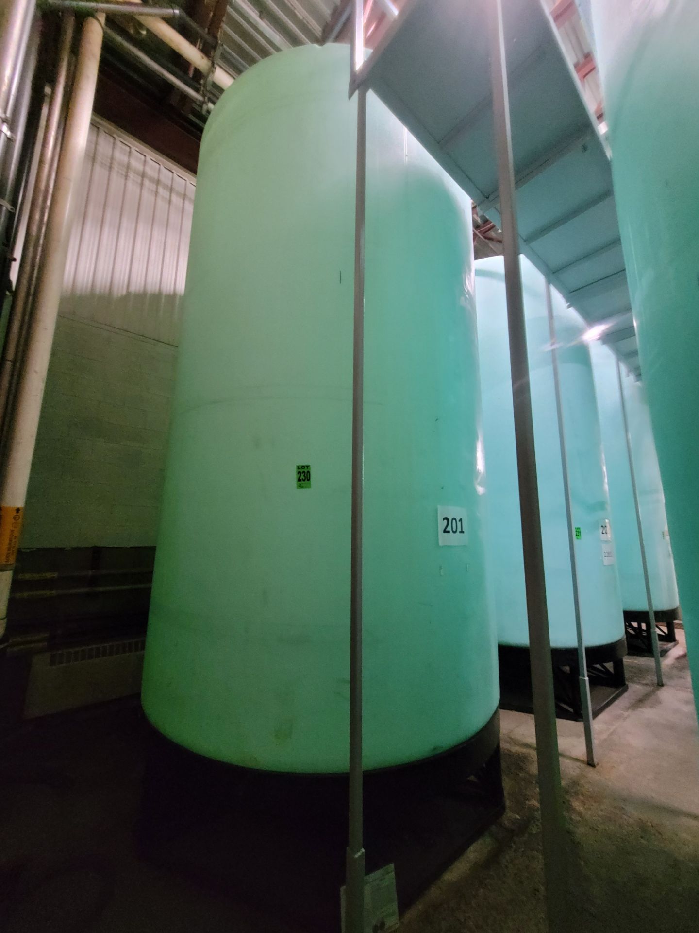 22950 L / 6000 Gal NORWESCO HDPE cone bottom bulk storage tank mod. N-40933 and 6000 Gal. cone botto