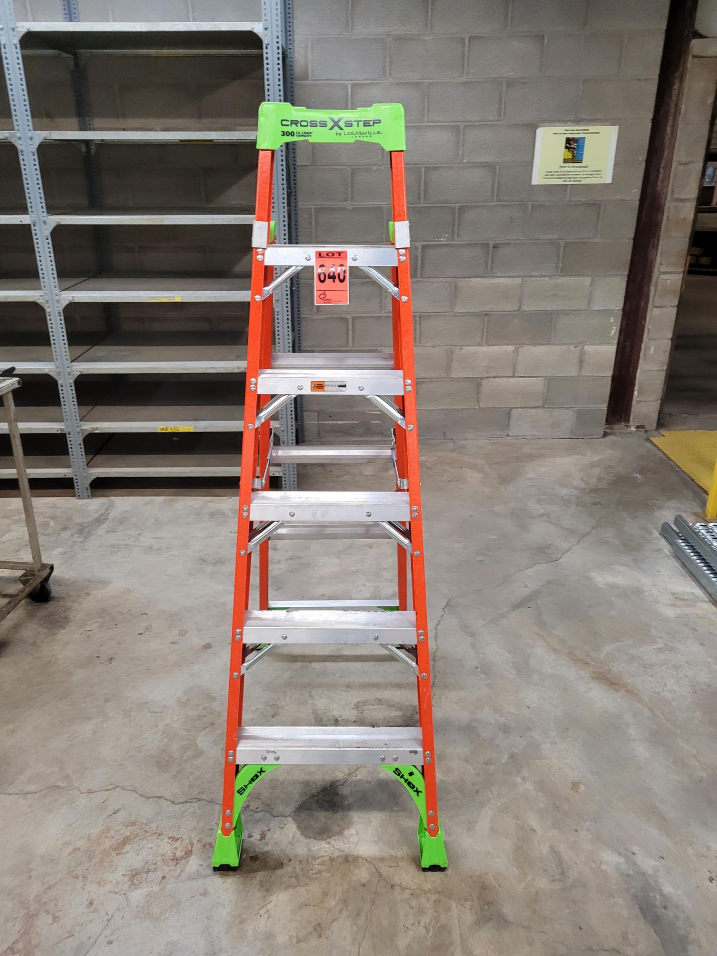LOUSIVILLE Cross Step 6' fibreglass aluminum step ladder - Image 2 of 3