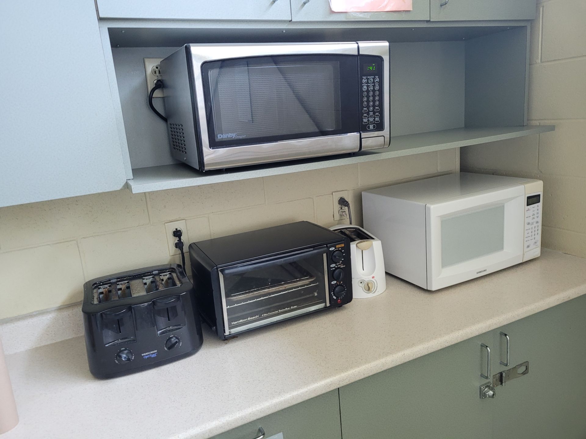 Lot of kitchen appliances Fridge, (7) microwaves, (2) toasters, toaster oven, water cooler - Image 3 of 4