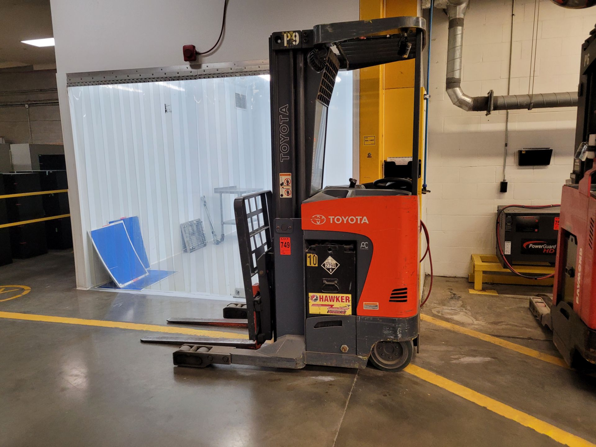 TOYOTA mod. 8BRU18 narrow aisle electric reach truck, 3-stage mast, 3500lb. cap, side shift, 21' lif