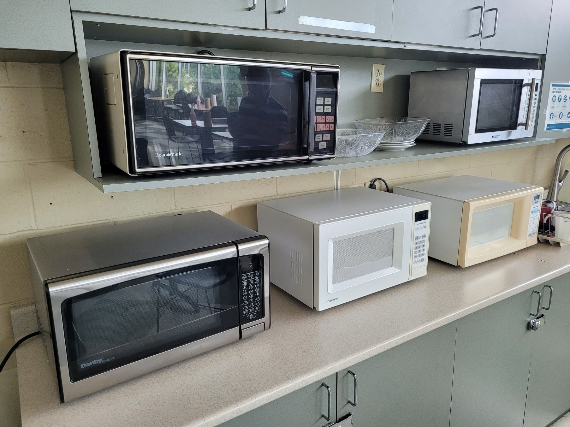 Lot of kitchen appliances Fridge, (7) microwaves, (2) toasters, toaster oven, water cooler - Image 2 of 4