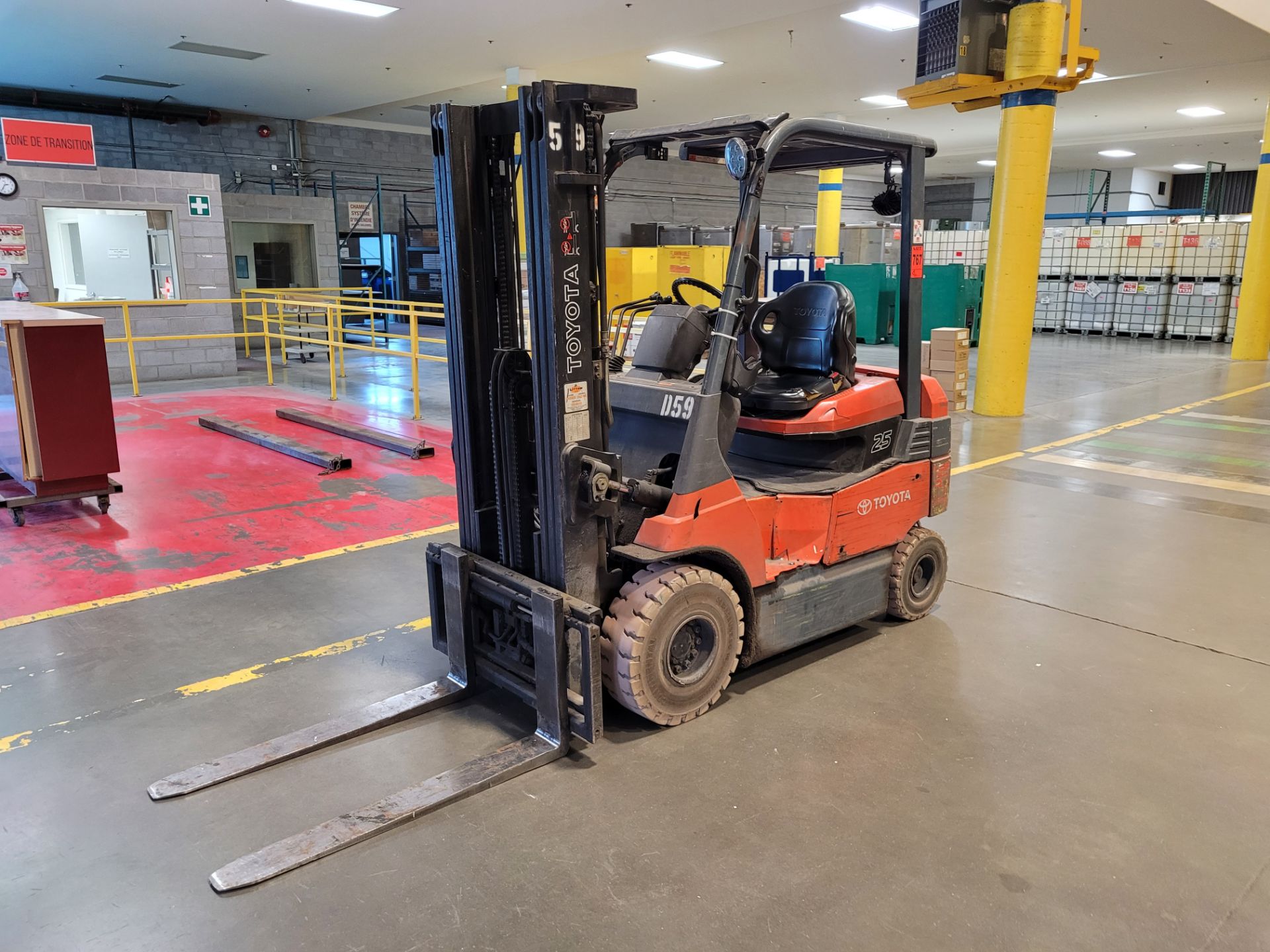 TOYOTA mod. 7FBH25 electric forklift, 3-stage mast, 3800lb cap, 15' lift height, 4000hrs - Image 2 of 22