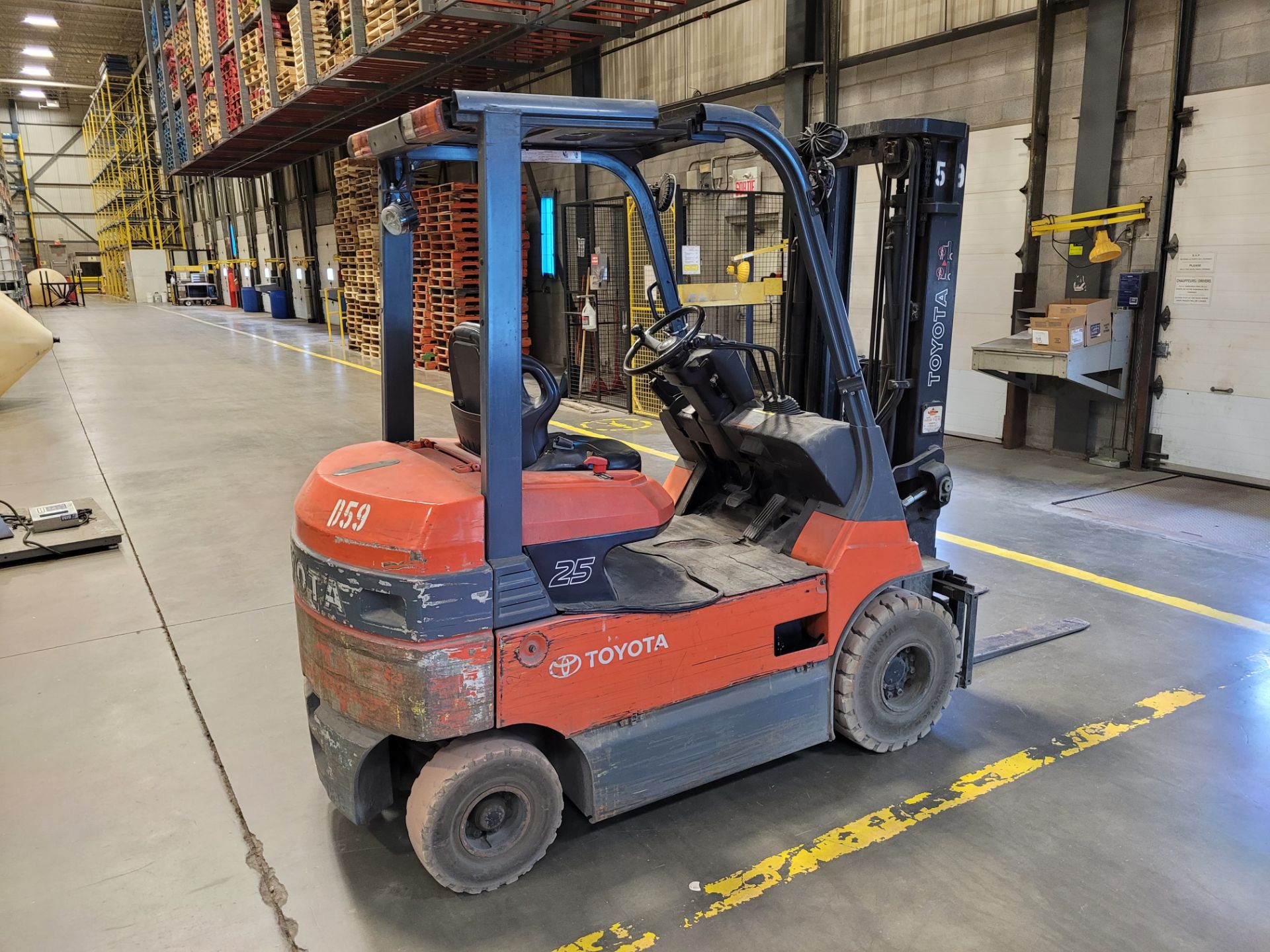 TOYOTA mod. 7FBH25 electric forklift, 3-stage mast, 3800lb cap, 15' lift height, 4000hrs - Image 6 of 22