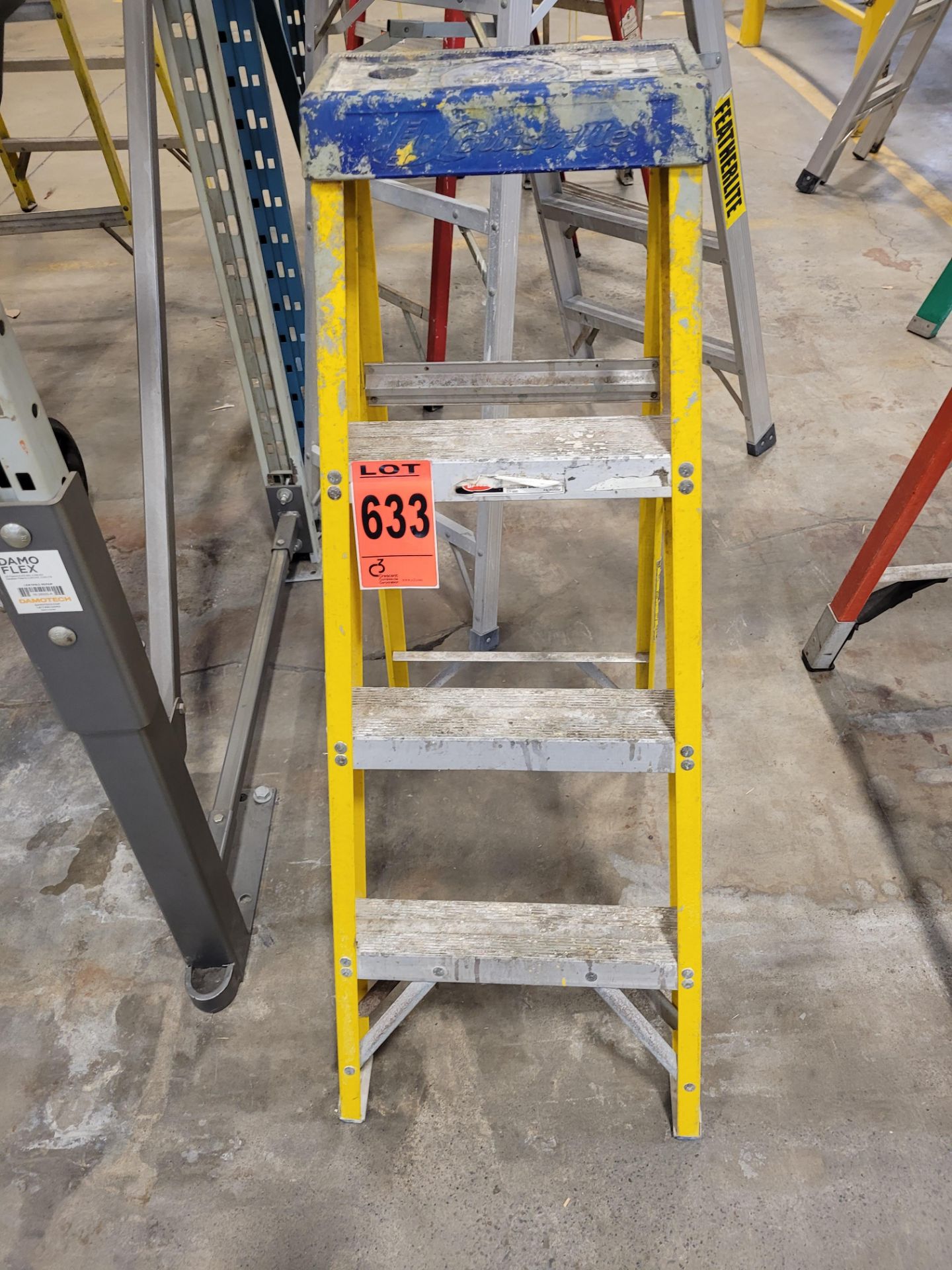 LOUISVILLE 4' fibreglass step ladder