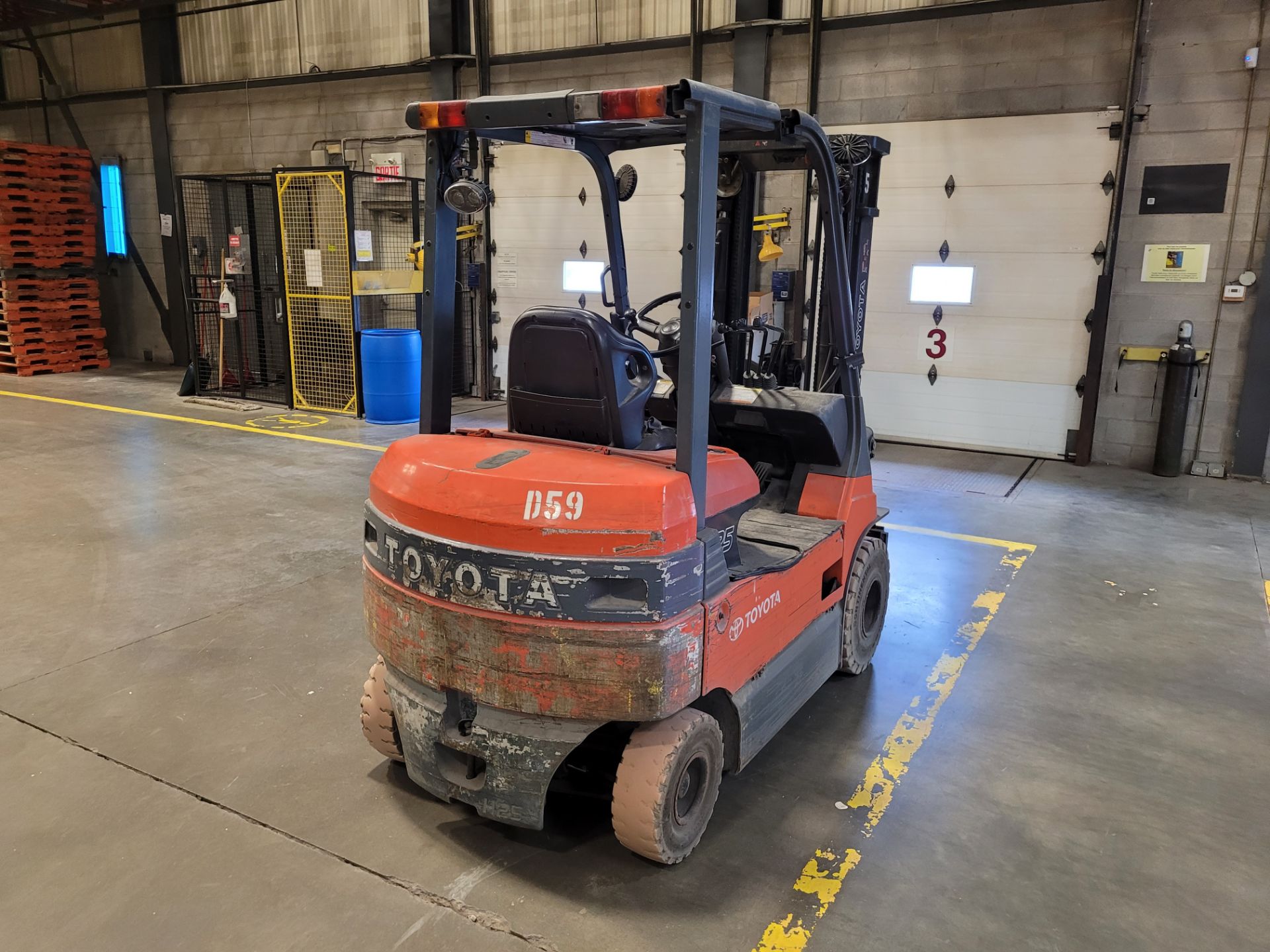 TOYOTA mod. 7FBH25 electric forklift, 3-stage mast, 3800lb cap, 15' lift height, 4000hrs - Image 7 of 22