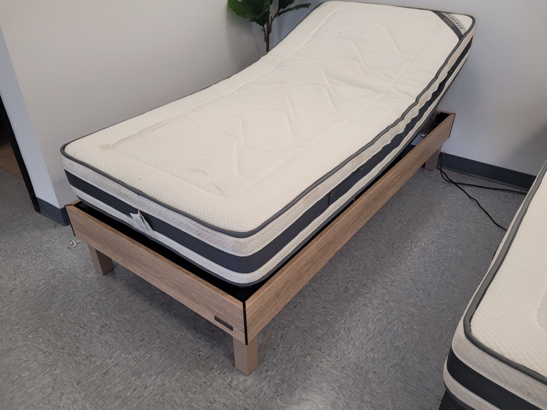 NATURE & PUR Memory Foam Mattress mod. ROYAL LUXE V2, size: 1/2 Queen, 30" x 79.5", hypoallergenic, - Image 3 of 4
