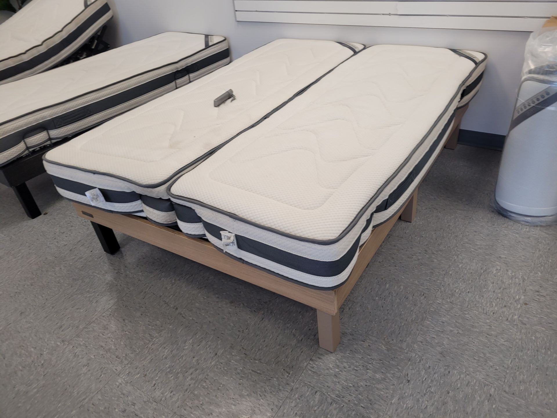 NATURE & PUR adjustable electric bed mod. COMFORT LUXURY V.2 size DOUBLE 53" x 75" Lit électrique aj - Image 4 of 5