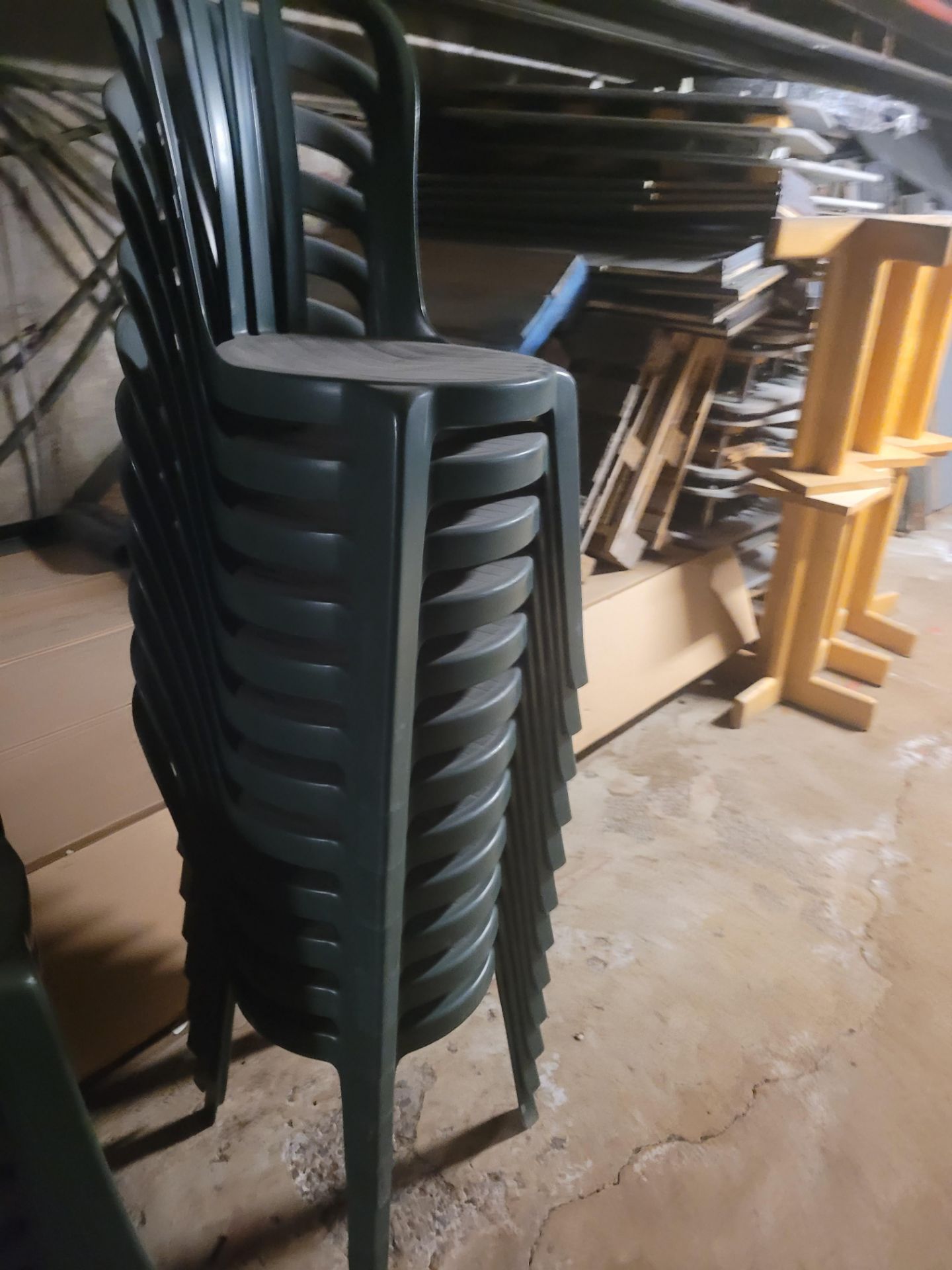 Lot of (40) Plastic patio chairs - Green