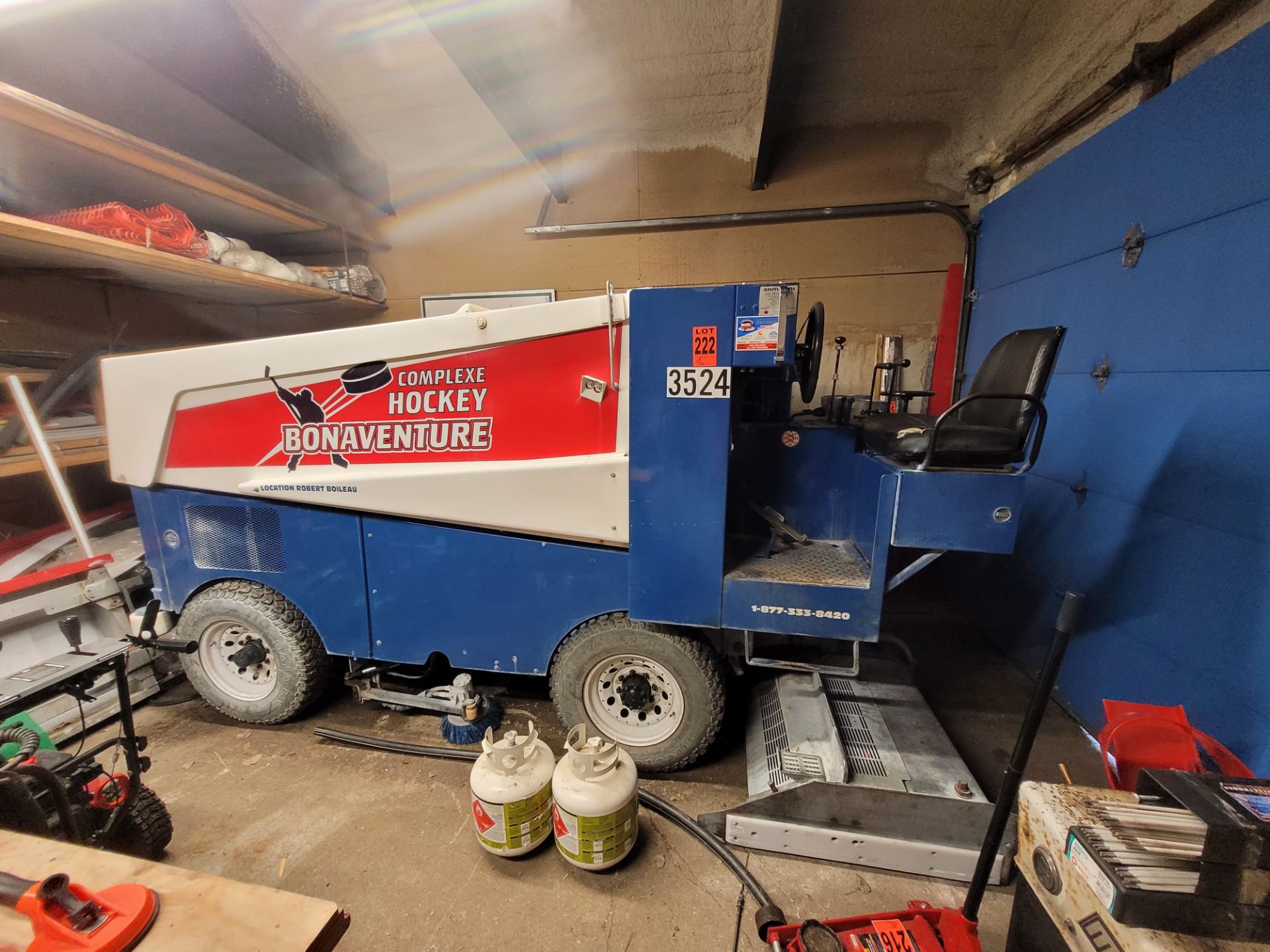 ZAMBONI Ice Resurfacer mod. 520, ser. 3524, propane power - mfg. Frank J. Zamboni & Co. Ltd. Fully f - Image 3 of 36