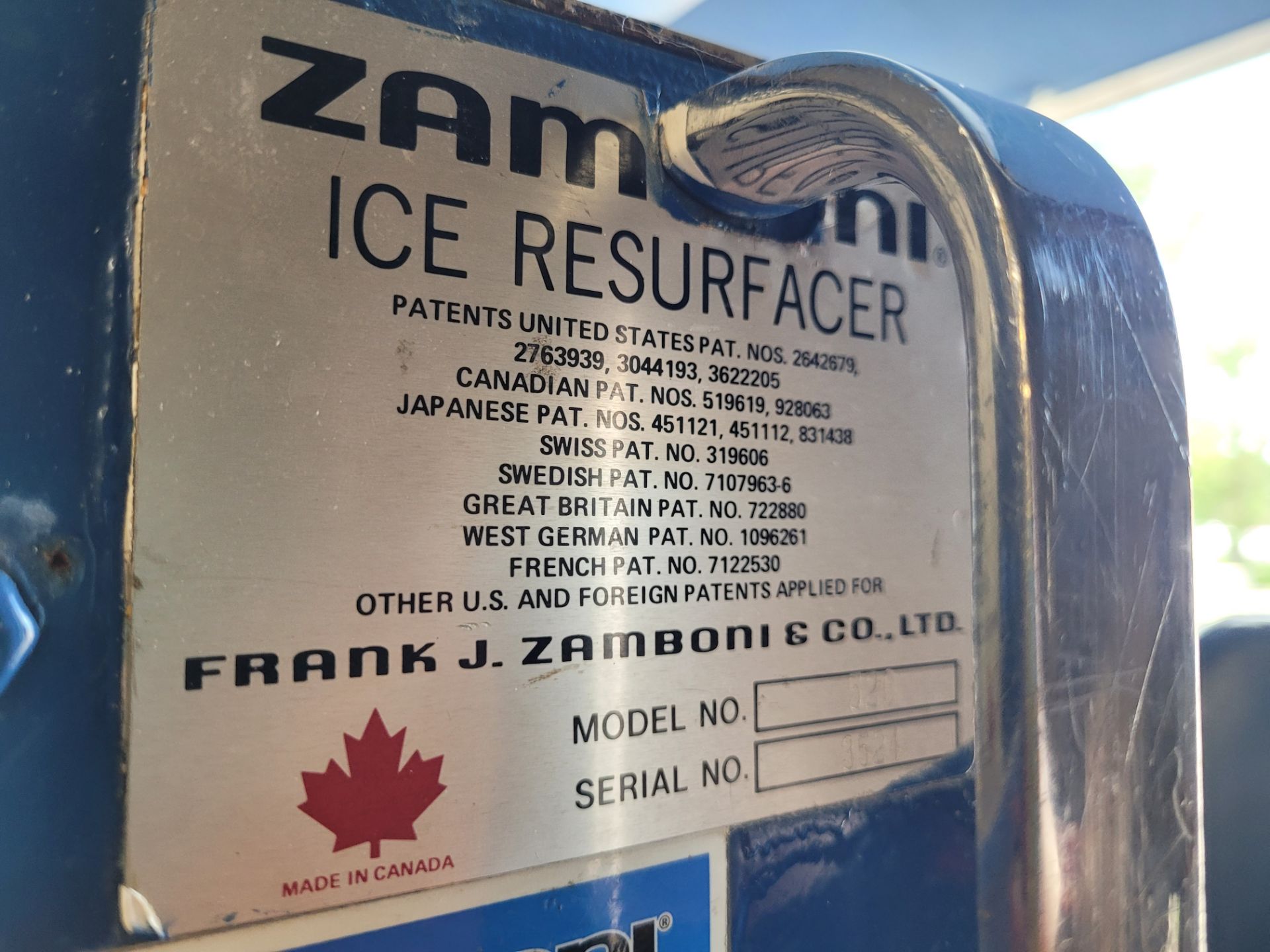 ZAMBONI Ice Resurfacer mod. 520, ser. 3524, propane power - mfg. Frank J. Zamboni & Co. Ltd. Fully f - Image 28 of 36