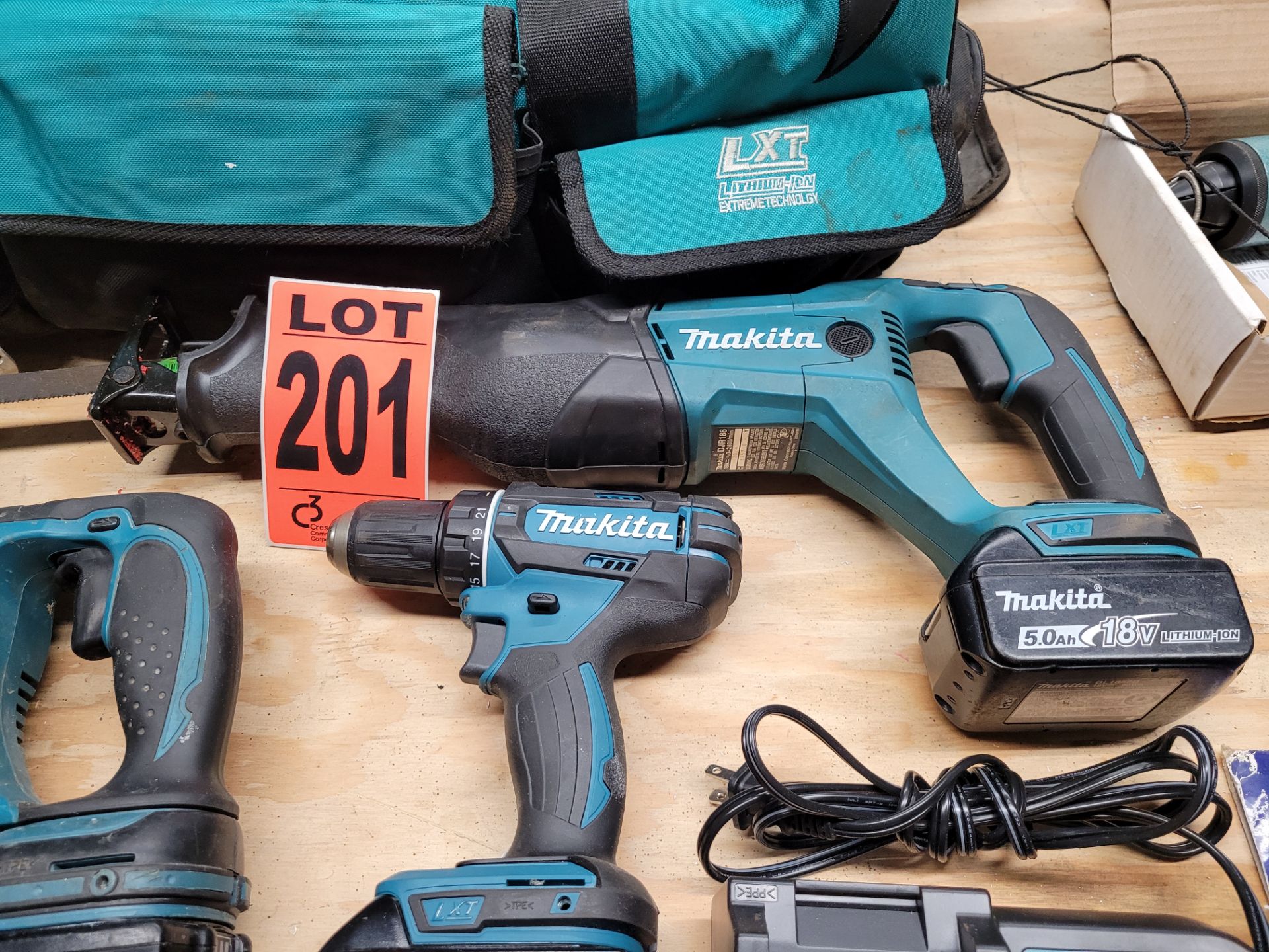 Set of 6 MAKITA LXT Lithium-Ion cordless power tools and (5) Lithium Ion Batteries including:MAKITA - Image 5 of 9