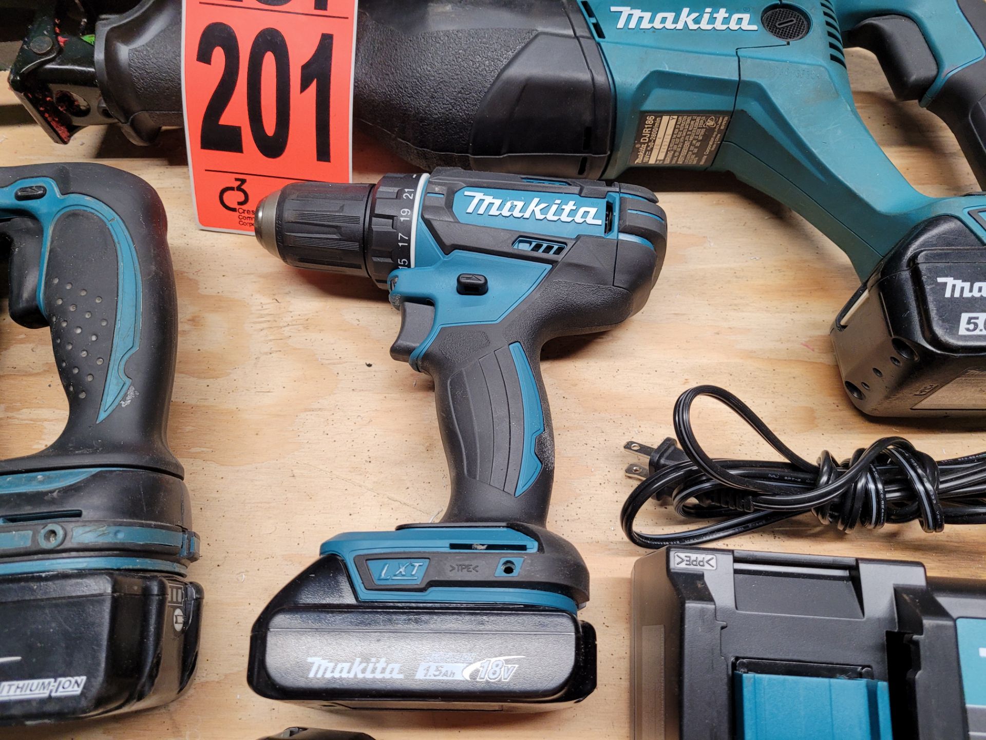 Set of 6 MAKITA LXT Lithium-Ion cordless power tools and (5) Lithium Ion Batteries including:MAKITA - Image 6 of 9