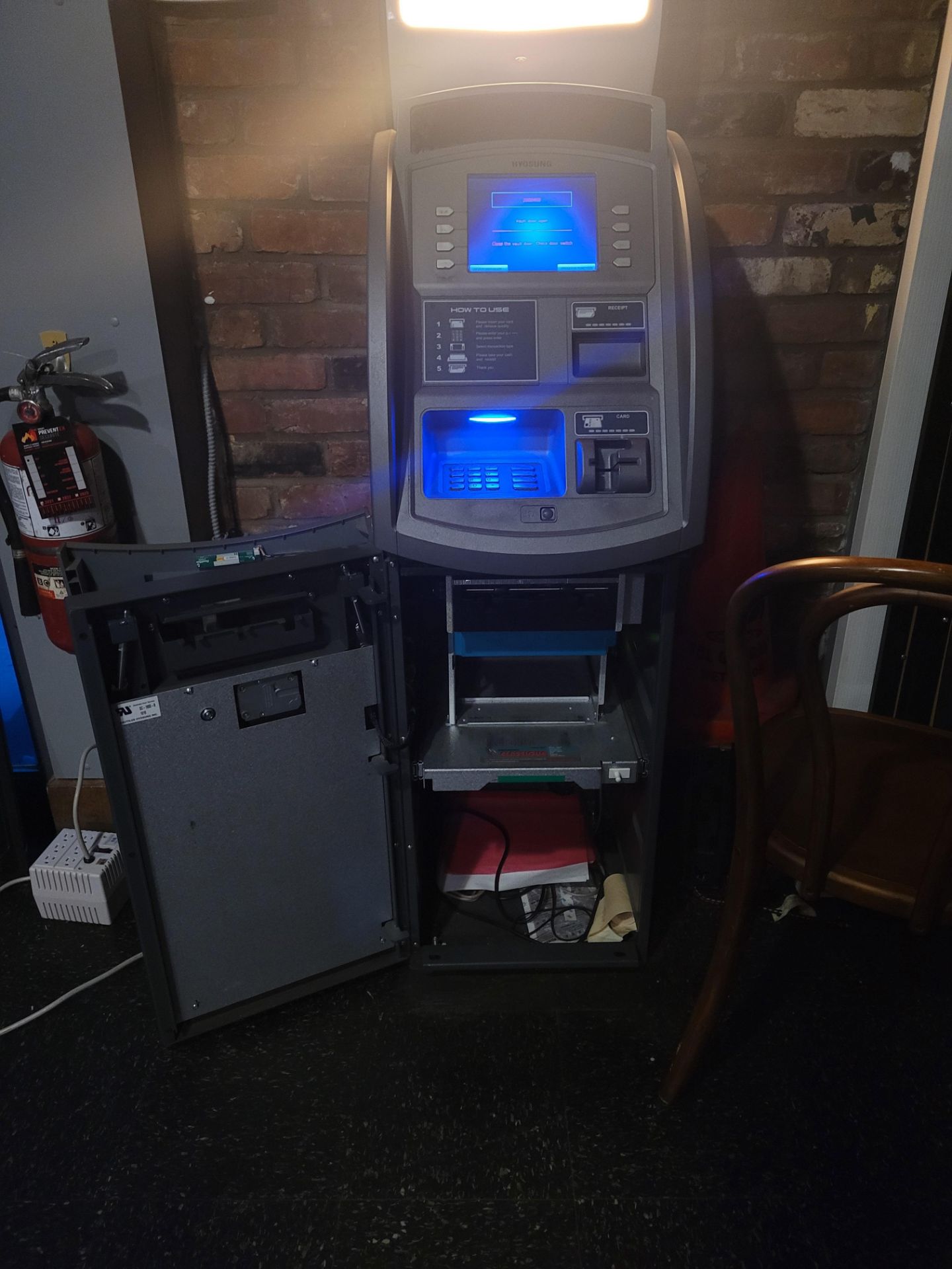 ATM Machine - Image 3 of 5