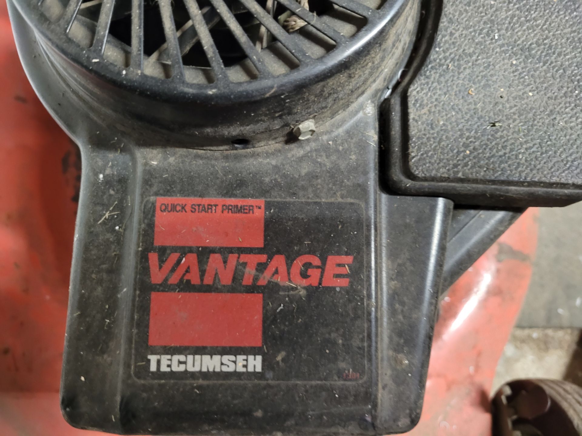 TECUMSEH Vantage 3.5HP gas push mower - Image 2 of 3