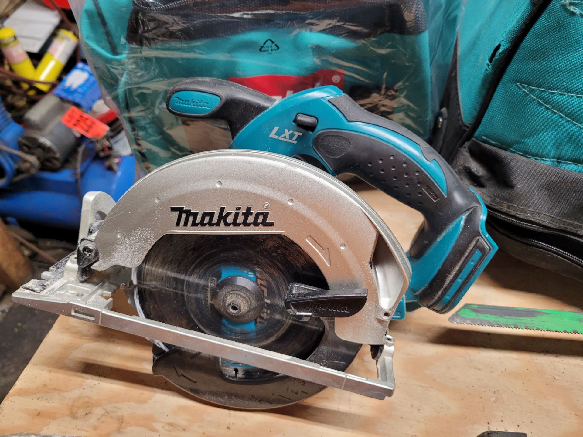 Set of 6 MAKITA LXT Lithium-Ion cordless power tools and (5) Lithium Ion Batteries including:MAKITA - Image 7 of 9