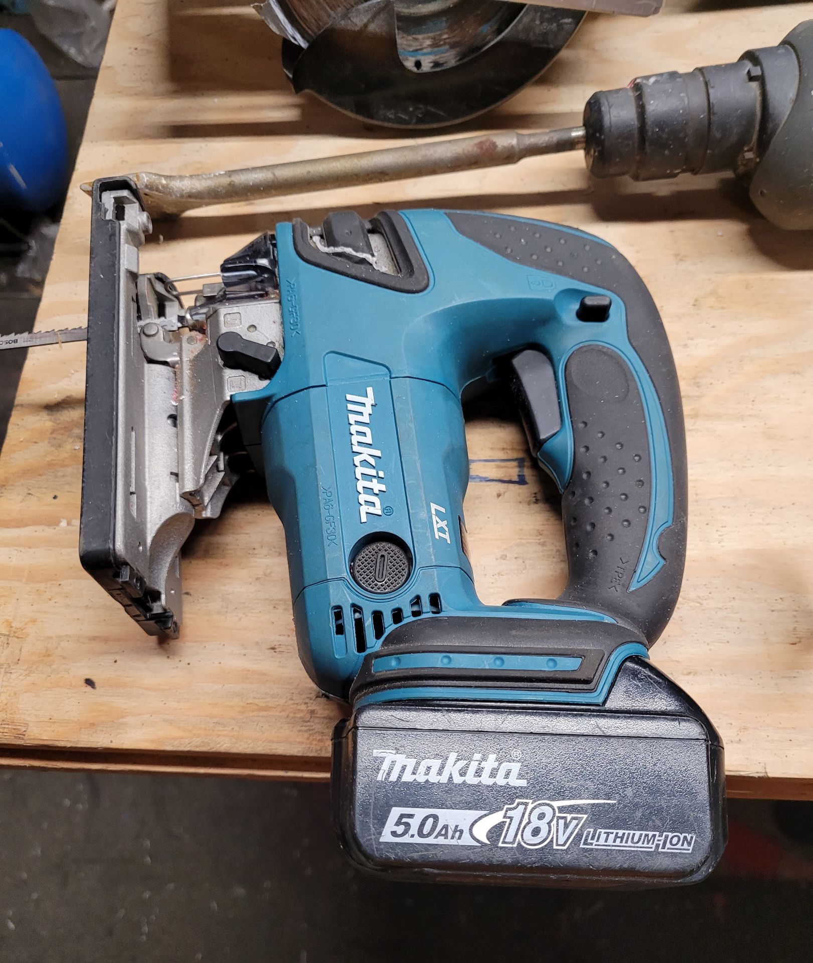 Set of 6 MAKITA LXT Lithium-Ion cordless power tools and (5) Lithium Ion Batteries including:MAKITA - Image 2 of 9
