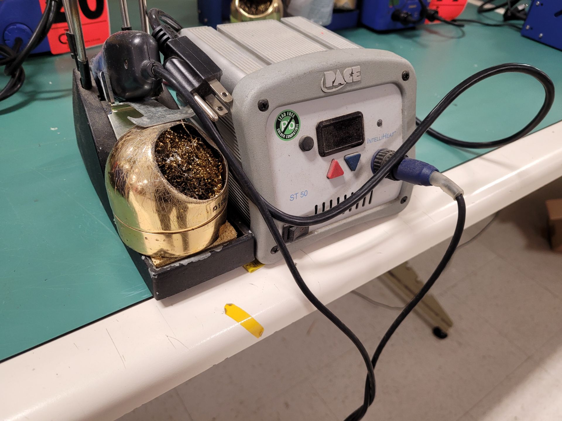 PACE mod. ST-50 IntelliHeat Digital Soldering Station with TD-100 soldering Iron and Standard Cubby - Image 4 of 4