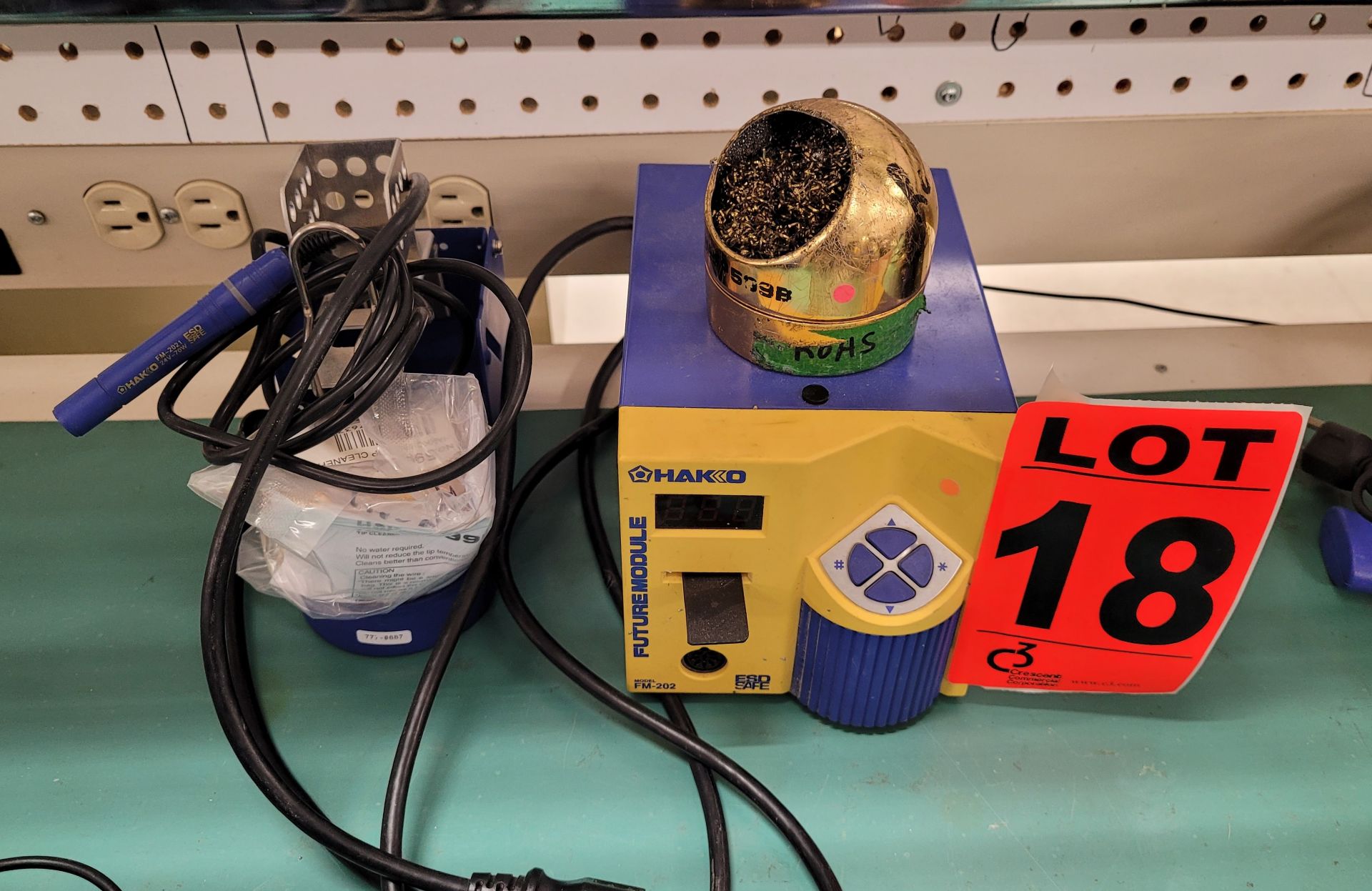 HAKKO FM-202 soldering station