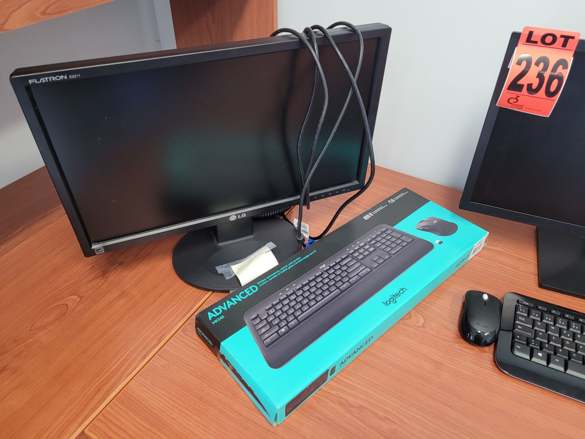 nearly-new THINKCENTRE Core i5 PC M70C MT (2) LG Monitors, LOGITECH MK545 wireless keyboard / mouse - Image 3 of 8