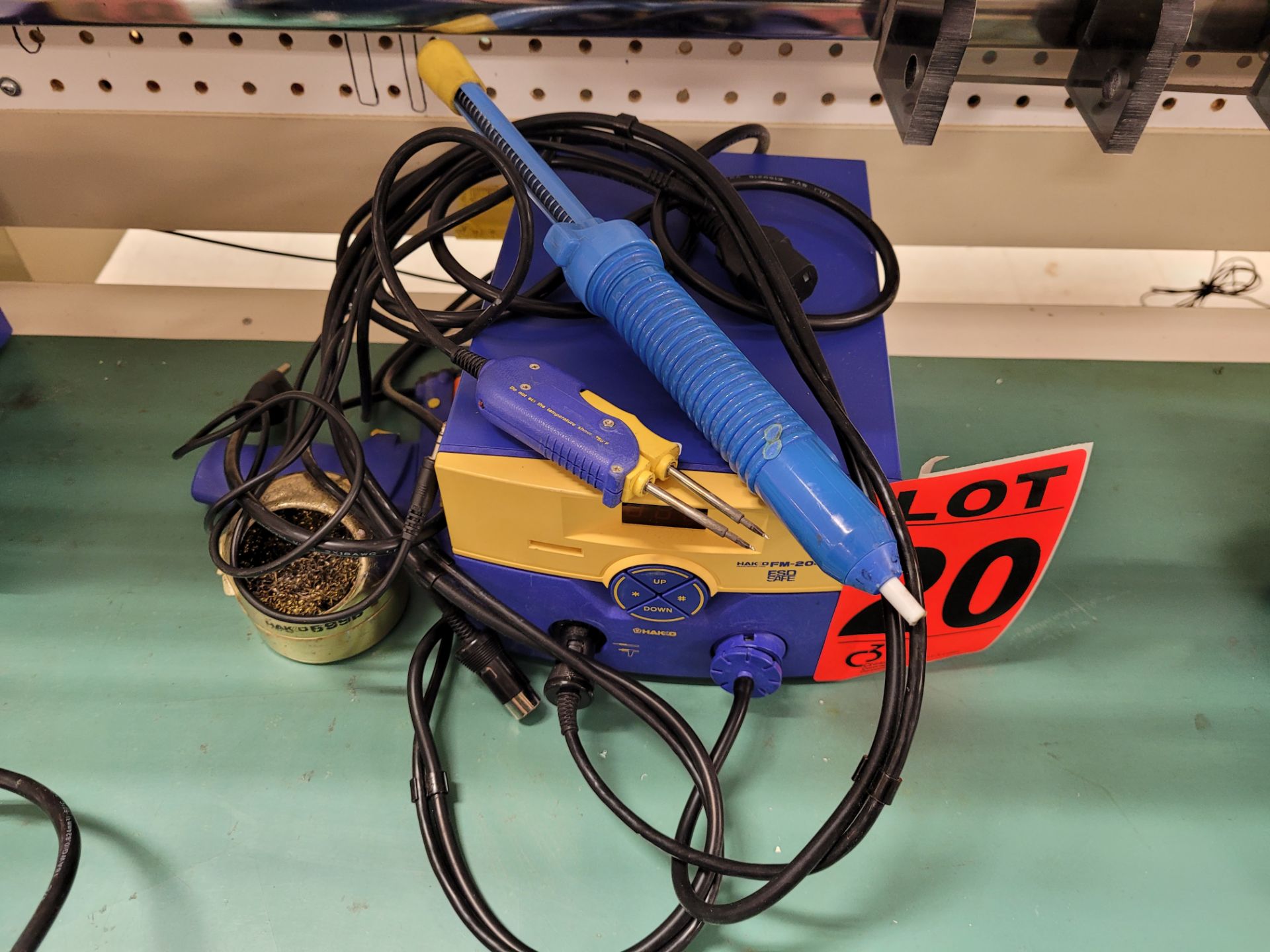 HAKKO FM-204 soldering station