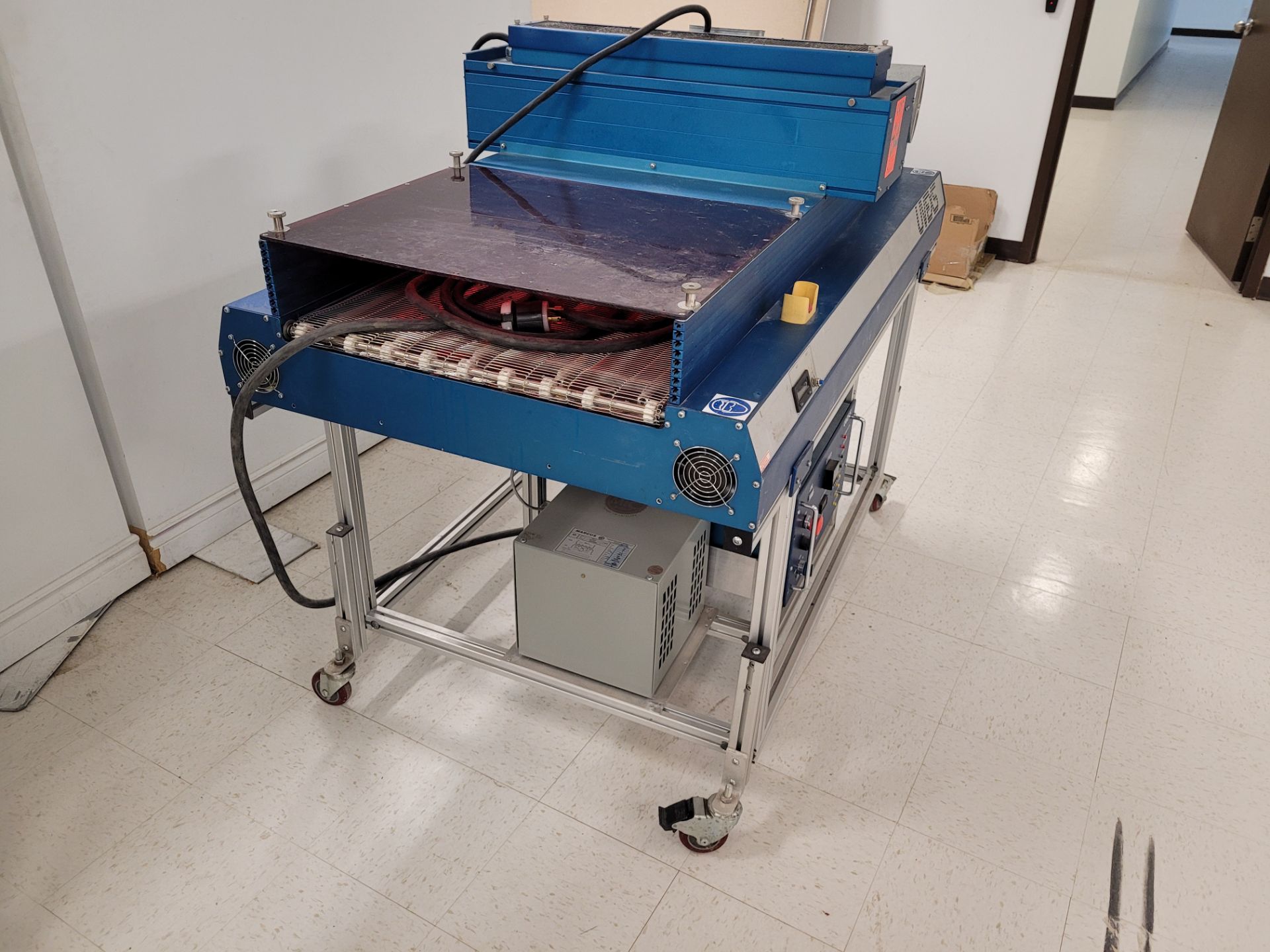 UVEXS INC. Ultraviolet Conveyor Oven mod. 18907 ser. 7099, w/ UVEXS mod. 18909, ser. 7101, 220 V, 30 - Image 8 of 22