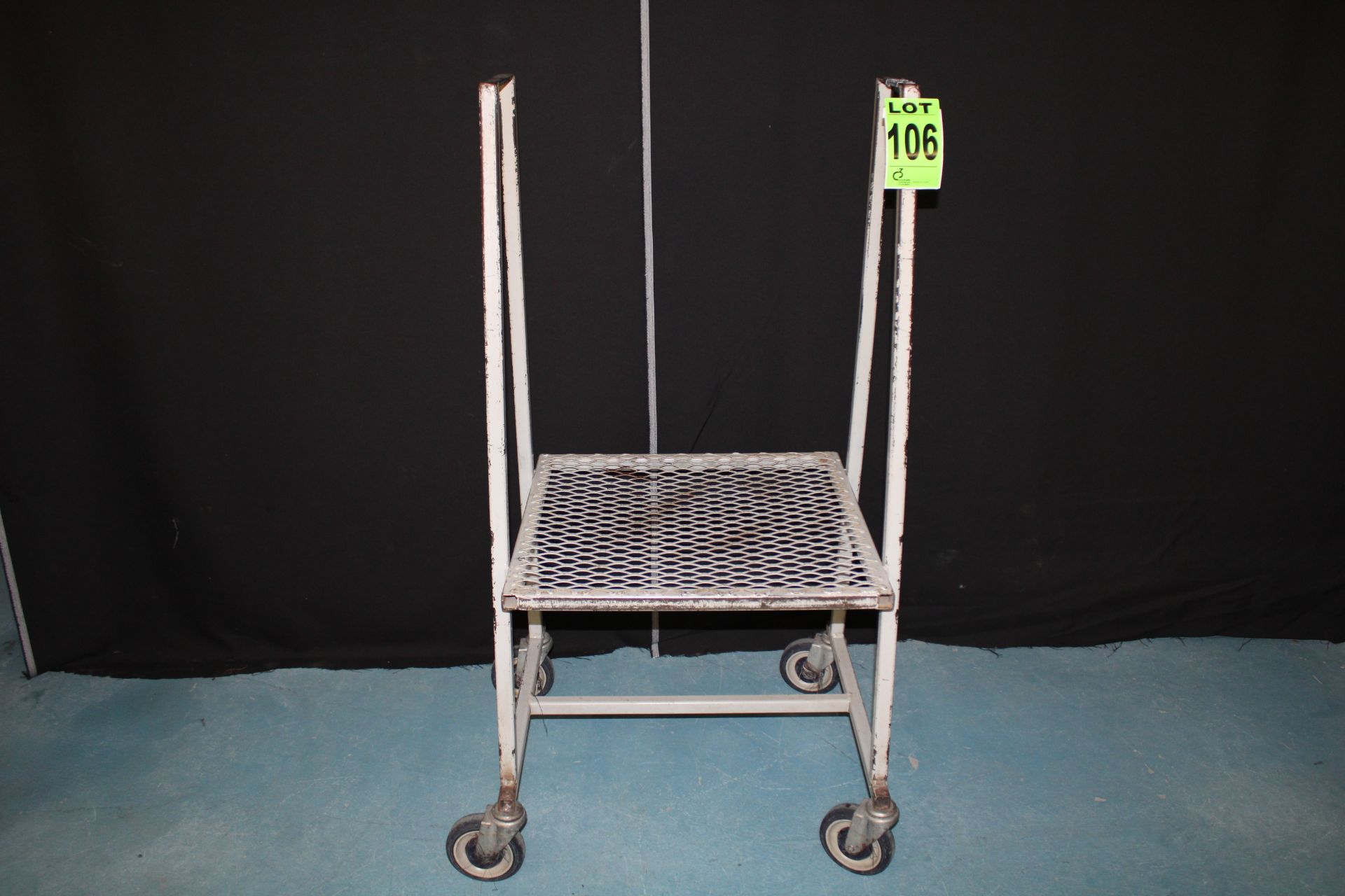 Lot of (5) steel carts with casters, for stackable material, light grey