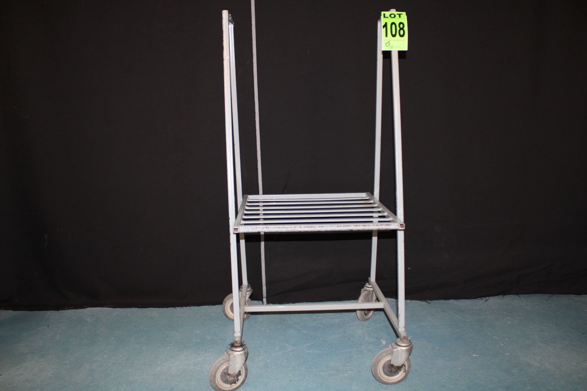 Lot of (5) steel carts with casters, for stackable material, light grey