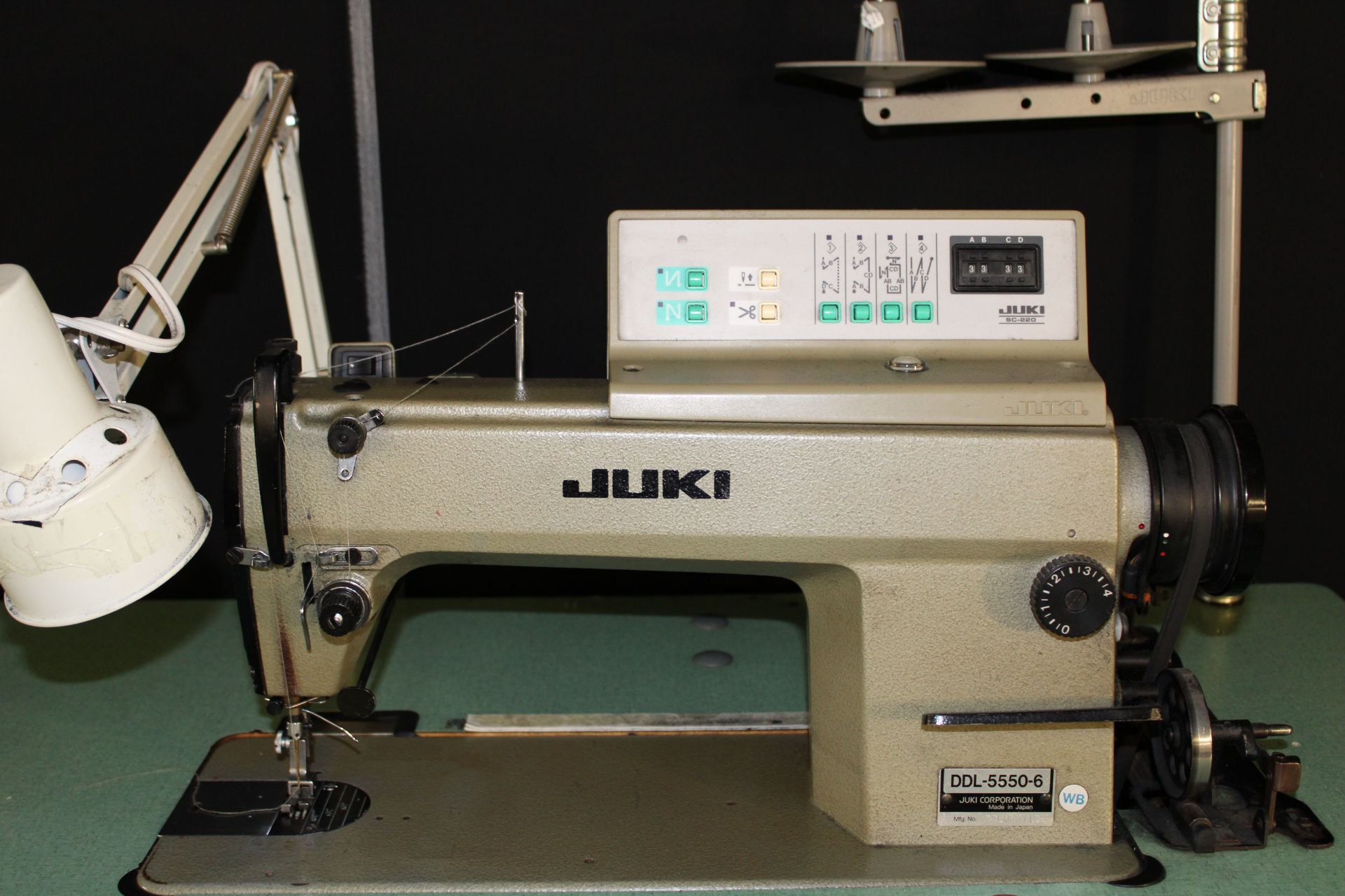 JUKI mod. DDL-5550-6, SC-220, industrial sewing machine, 110V, P/T/FOOT LIFT, Stand Up - Image 3 of 6