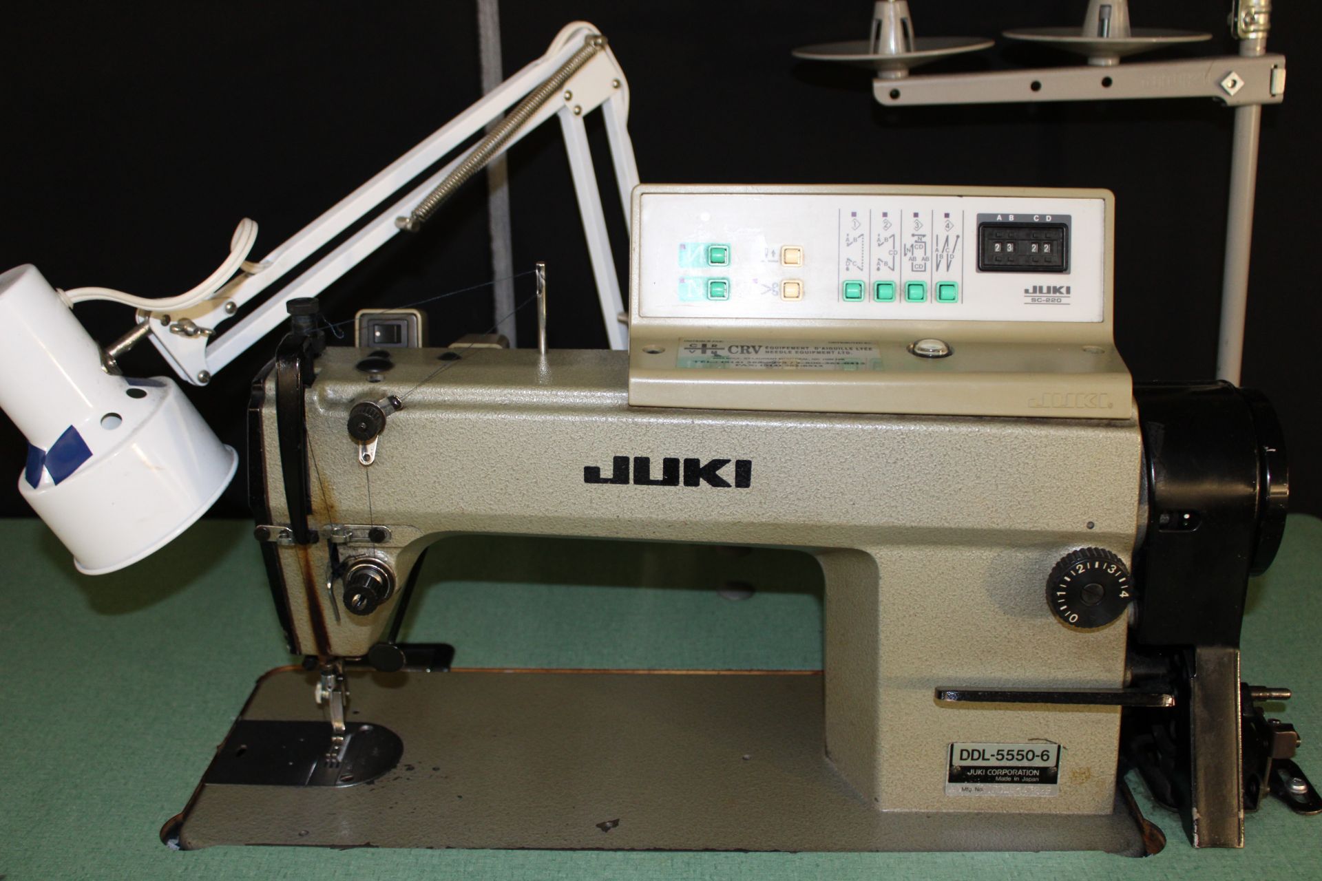 JUKI mod. DDL-5550-6, SC-220, industrial sewing machine, 110V, P/T/FOOT LIFT, Stand Up - Image 3 of 5