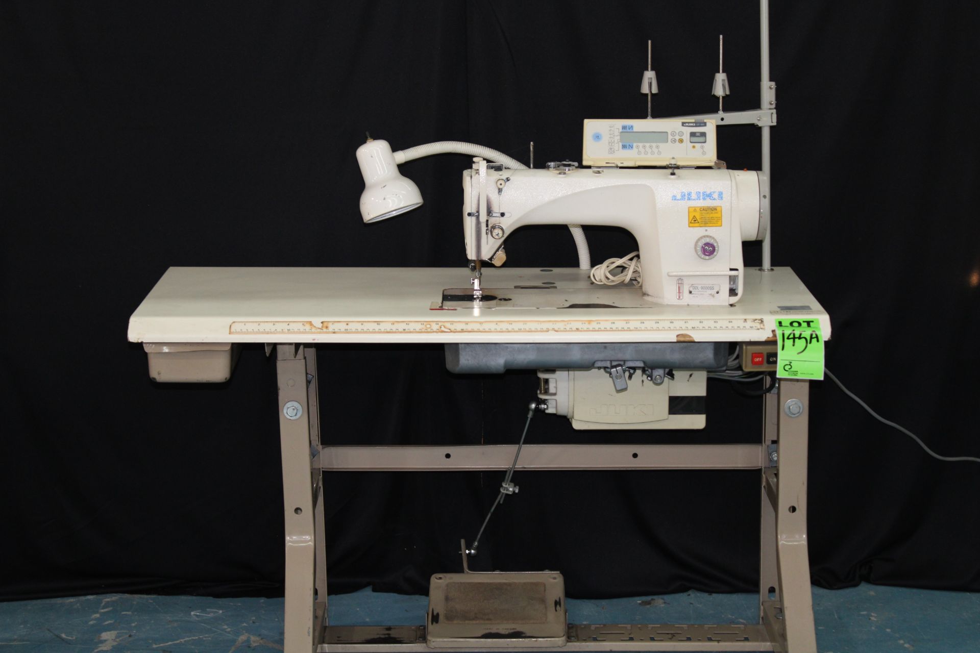 JUKI mod. DDL-9000SS industrial sewing machine, P/T/FOOT LIFT, 110V, stand Up