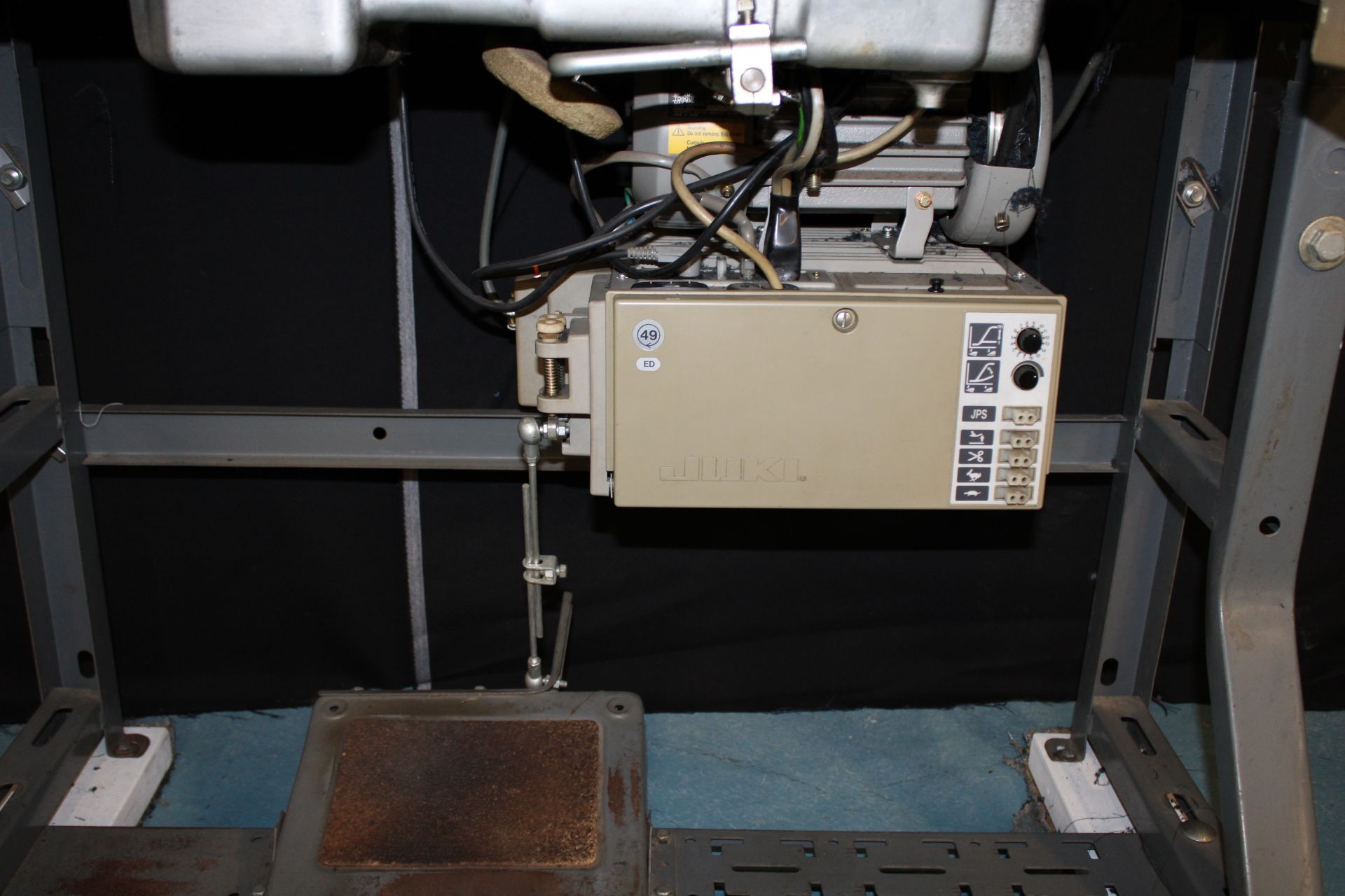 JUKI mod. DDL-5550-6, SC-220 industrial sewing machine, 110 V, P/T/FOOT LIFT - Image 5 of 5