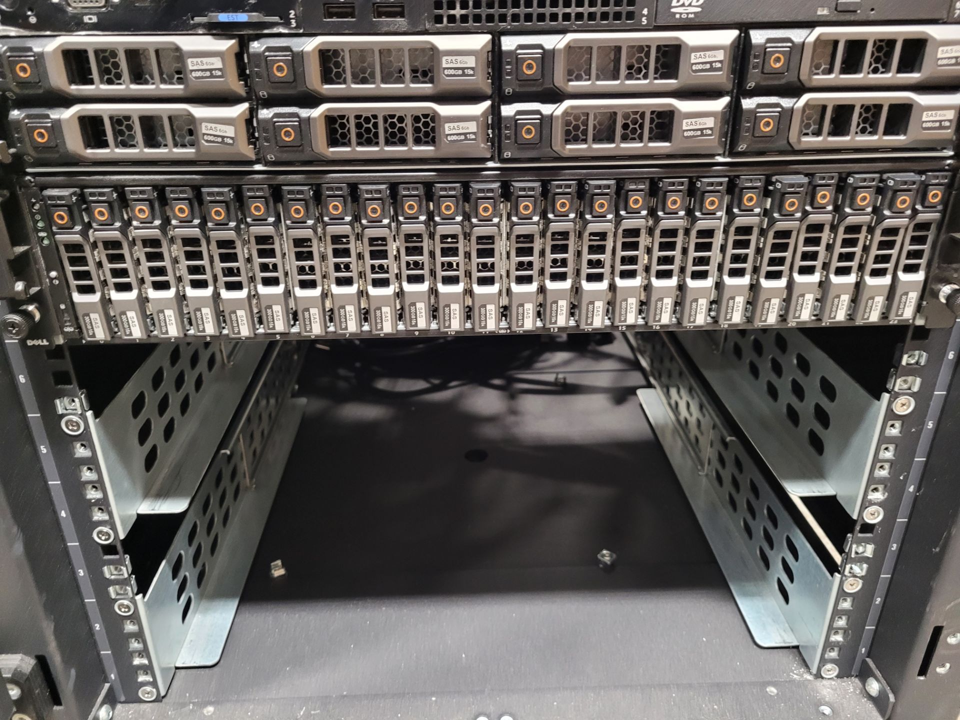 DELL PowerVault Server with Integrated DELL mod. KMMLED185 laptop display, housed in RACK SOLUTIONS - Image 16 of 23