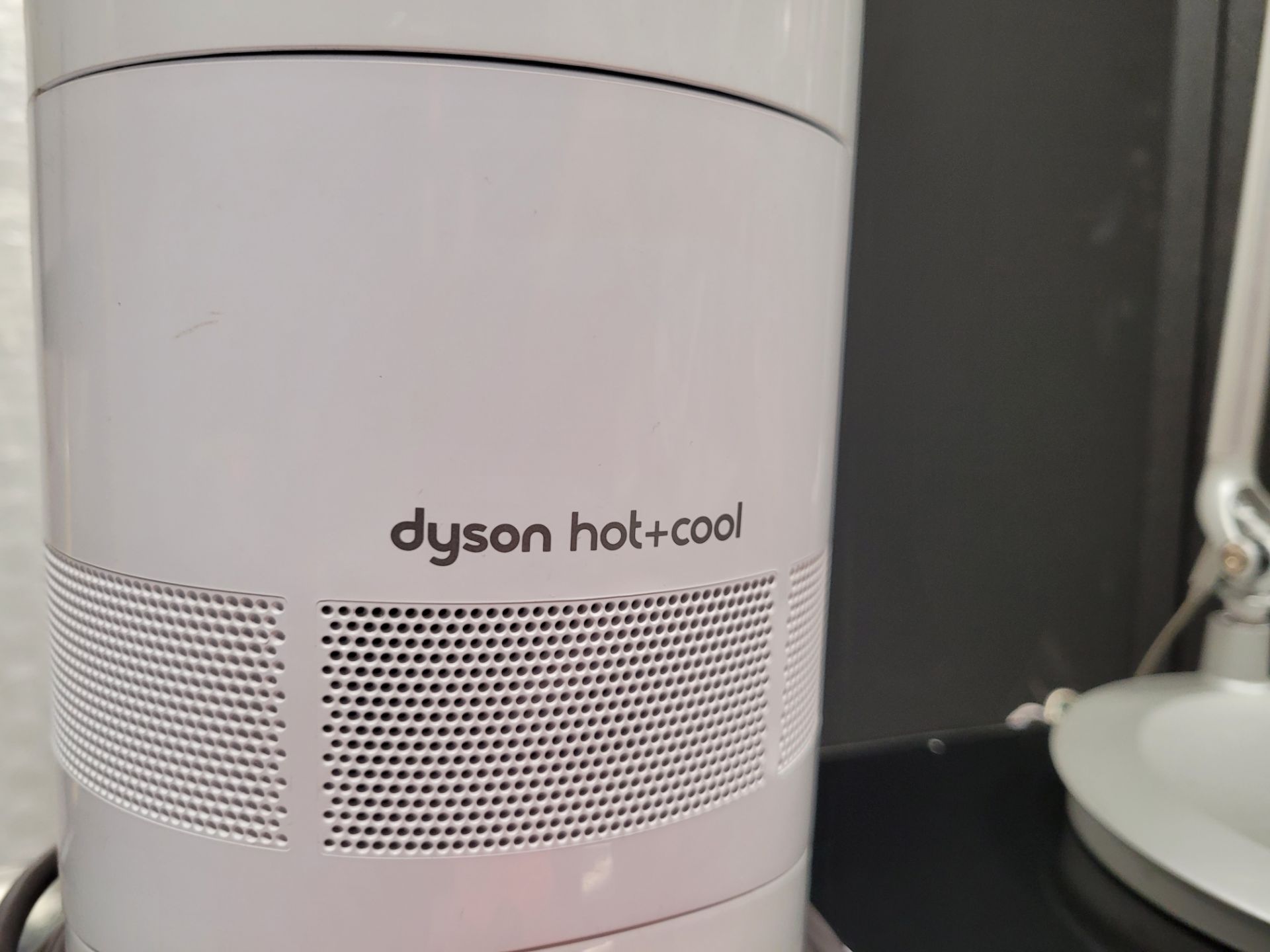DYSON mod. AM05 Hot & Cool Fan Heater, White / Silver - Image 2 of 2