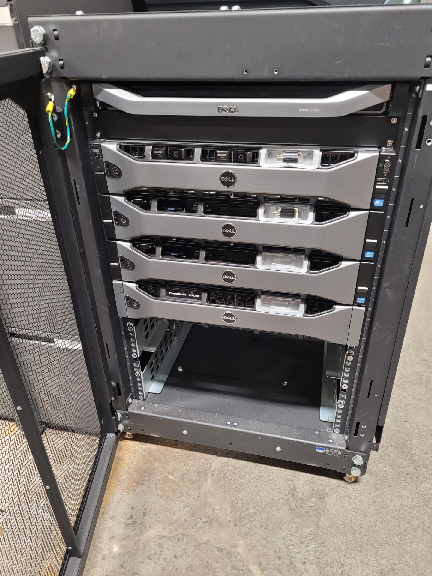 DELL PowerVault Server with Integrated DELL mod. KMMLED185 laptop display, housed in RACK SOLUTIONS - Image 3 of 23