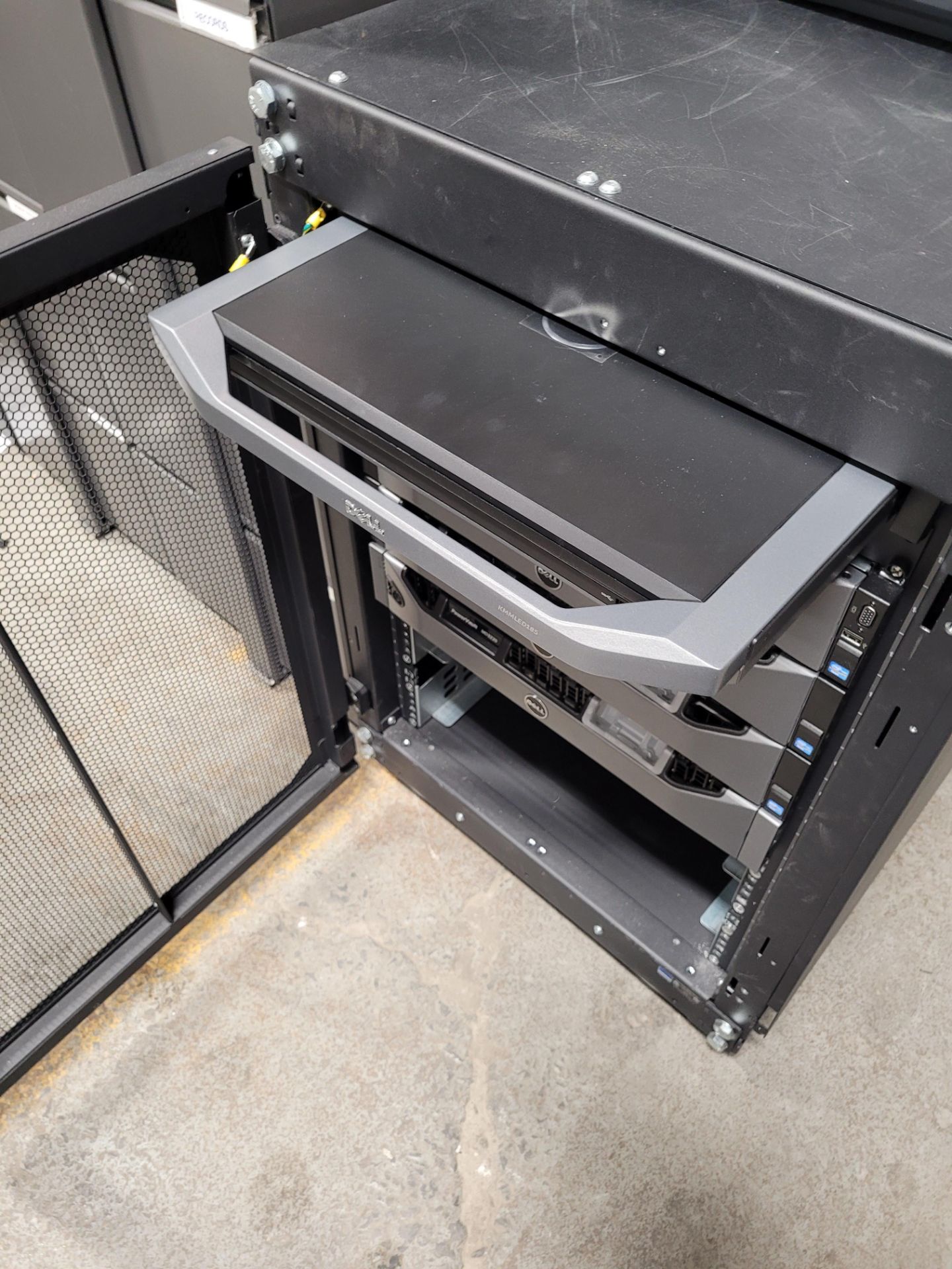 DELL PowerVault Server with Integrated DELL mod. KMMLED185 laptop display, housed in RACK SOLUTIONS - Image 11 of 23