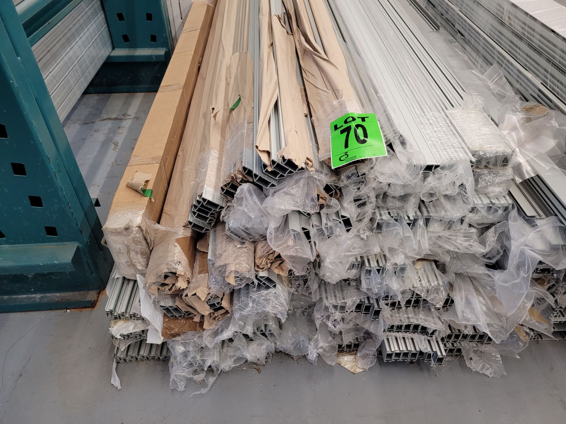 Lot of aluminum extrusions (45) packs of bars, ~20' L, ~500gkg total weight - Image 2 of 5