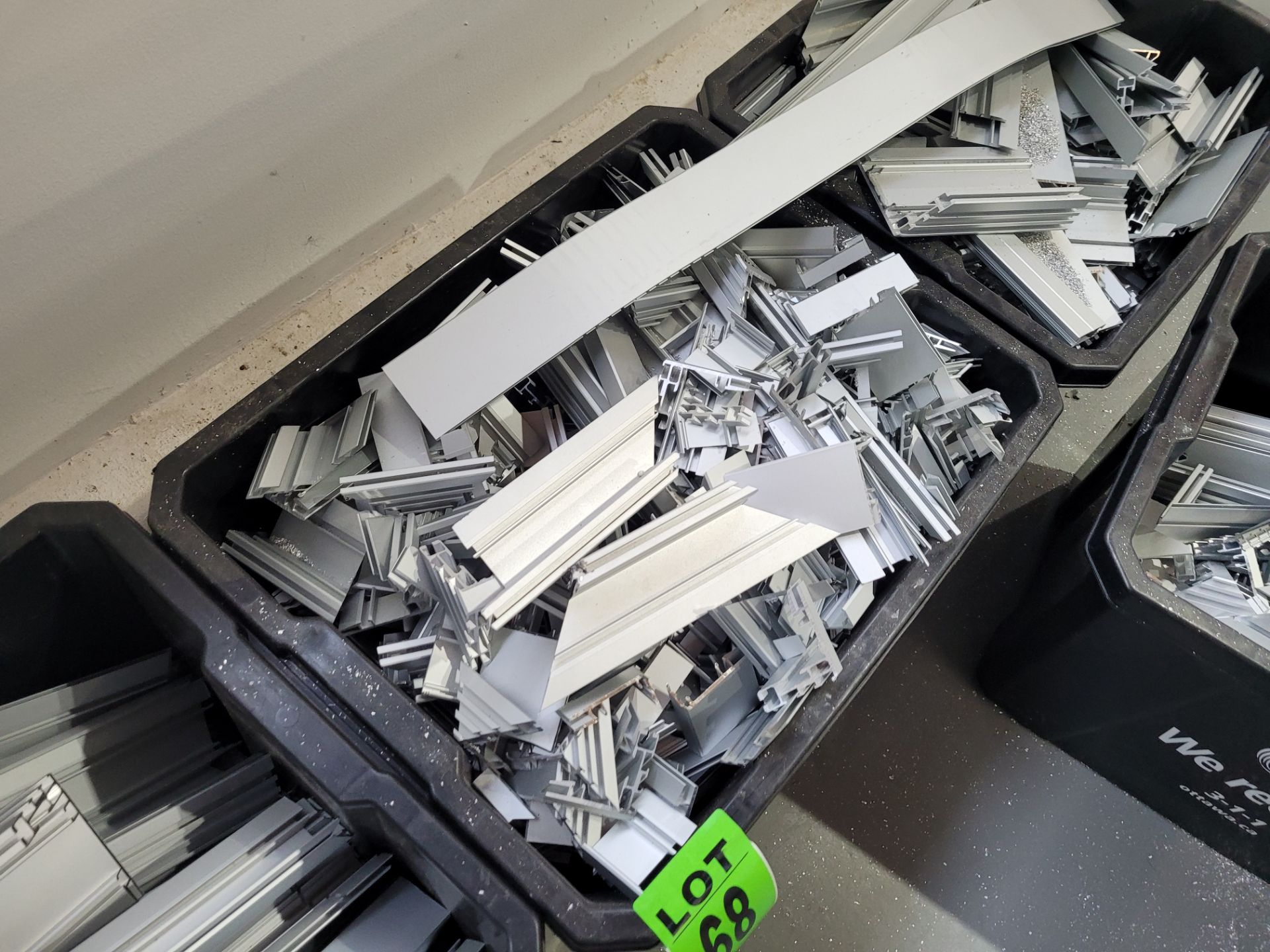 Lot of aluminum extrusion offcuts - Image 3 of 5