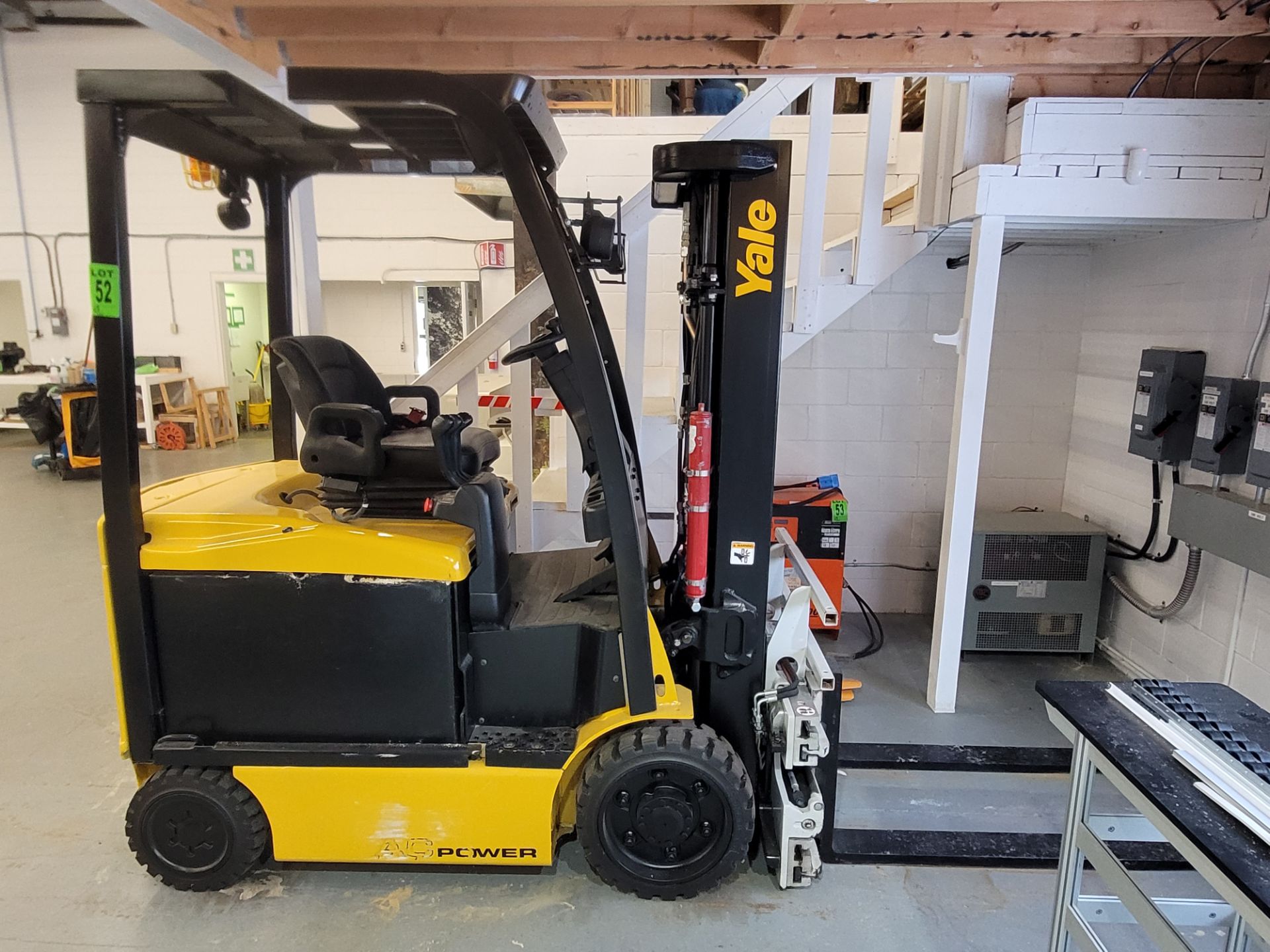 YALE Forklift mod. ERCO050VGN48TE85, 4200lbs cap., 48V, 17' H, 4900hrs, ser. A968N04749 with battery