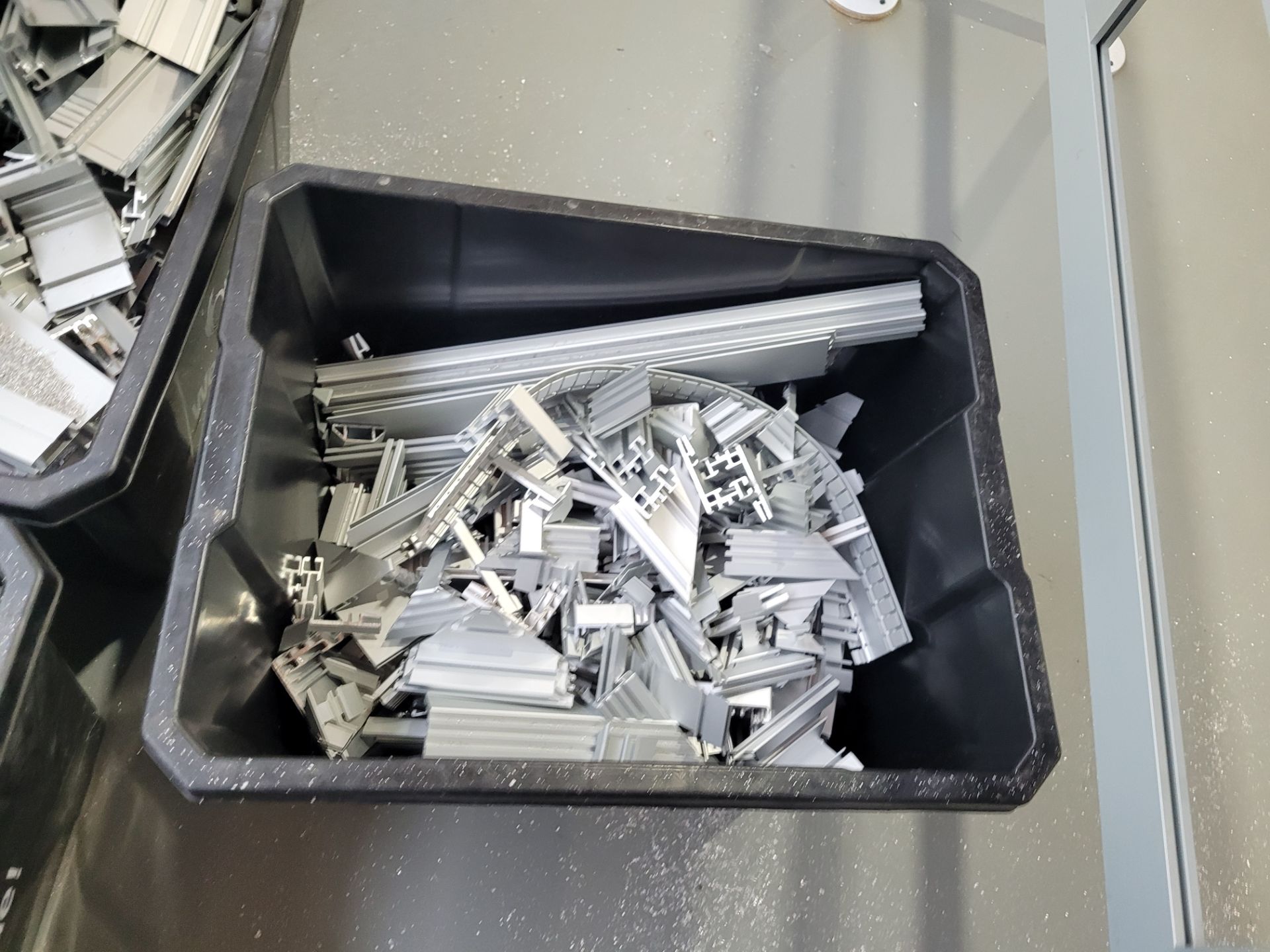 Lot of aluminum extrusion offcuts - Image 4 of 5