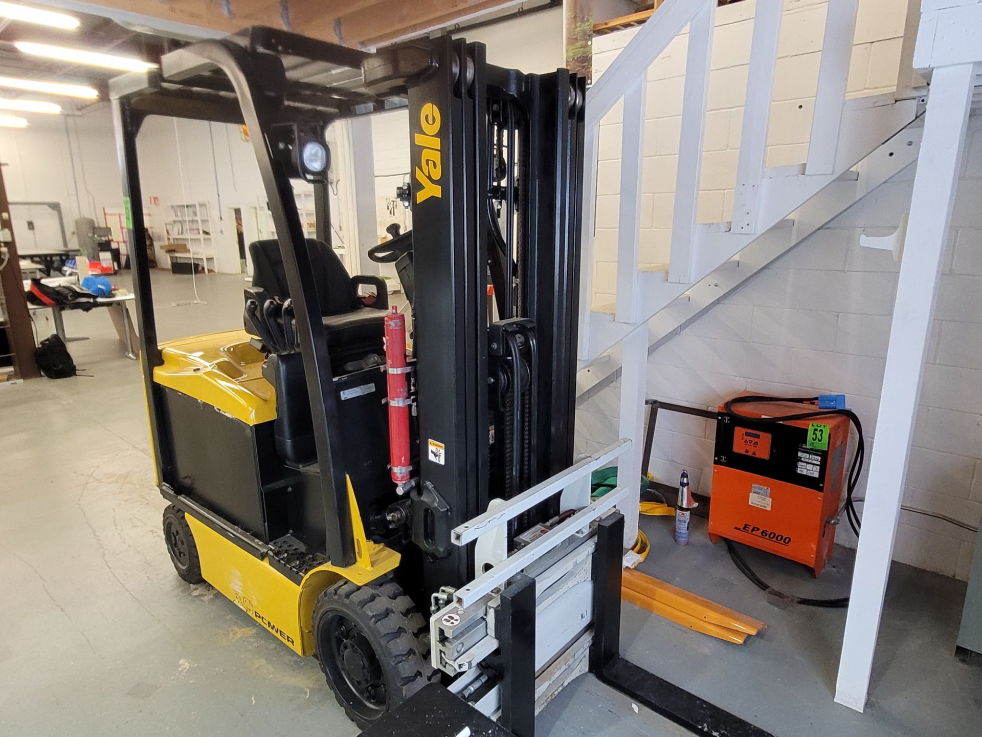 YALE Forklift mod. ERCO050VGN48TE85, 4200lbs cap., 48V, 17' H, 4900hrs, ser. A968N04749 with battery - Image 3 of 30