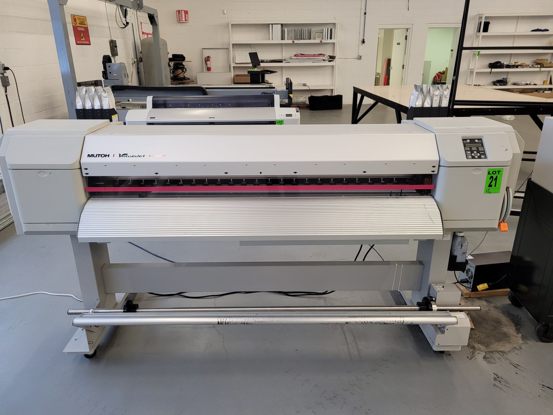 MUTOH 7-Color Printer mod. VS-16TUP30U, 107" x 52" x 42" with toolchest and controller with software