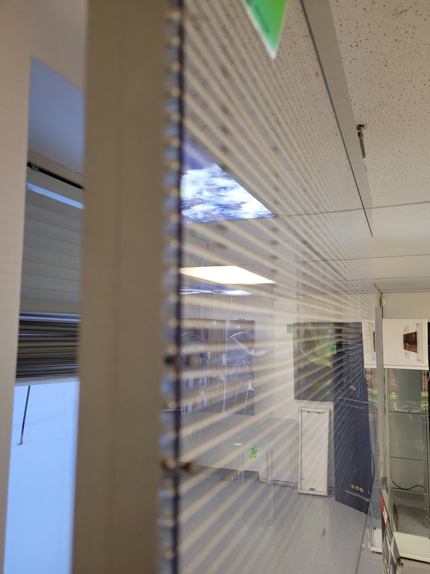 Showroom display, ceiling hung, LED strip on aluminum frame - Image 2 of 2