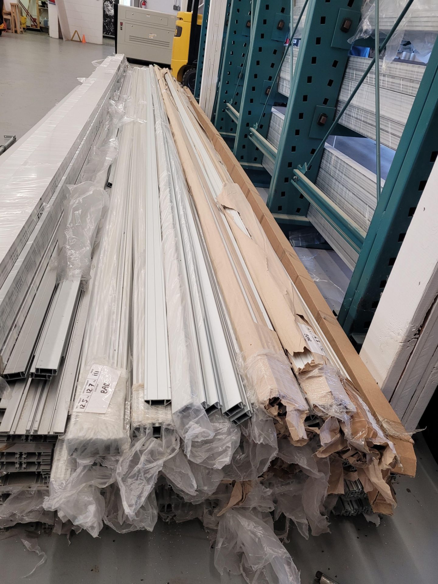 Lot of aluminum extrusions (45) packs of bars, ~20' L, ~500gkg total weight - Image 3 of 5