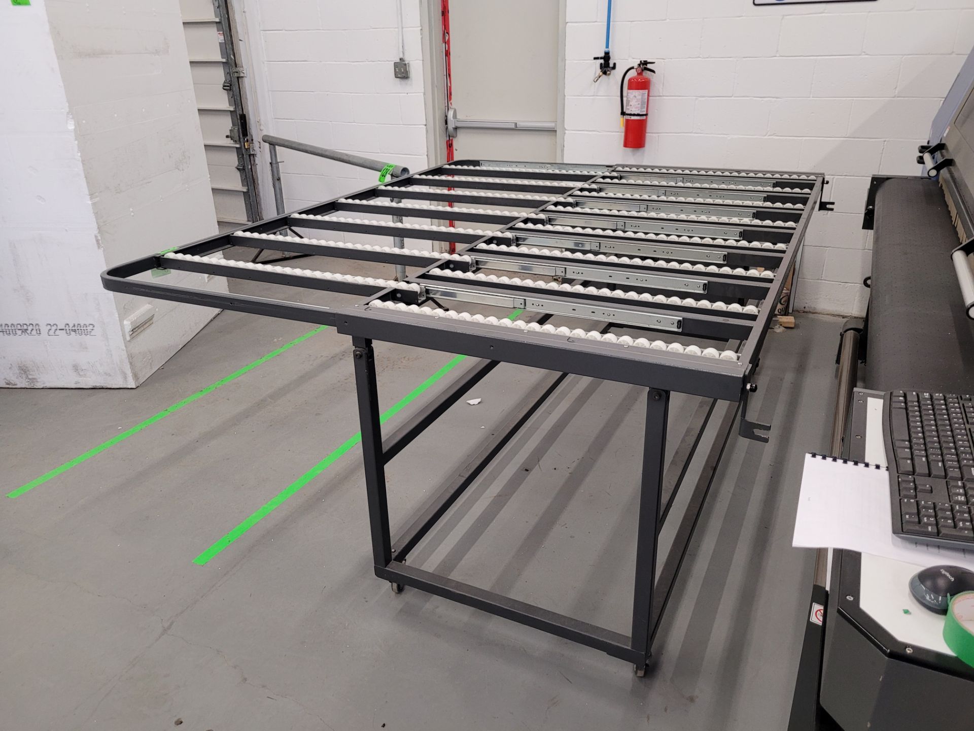 Extendable entry/exit roller conveyor on casters, 92" x 45" x 38" (up to 75") - Image 4 of 4