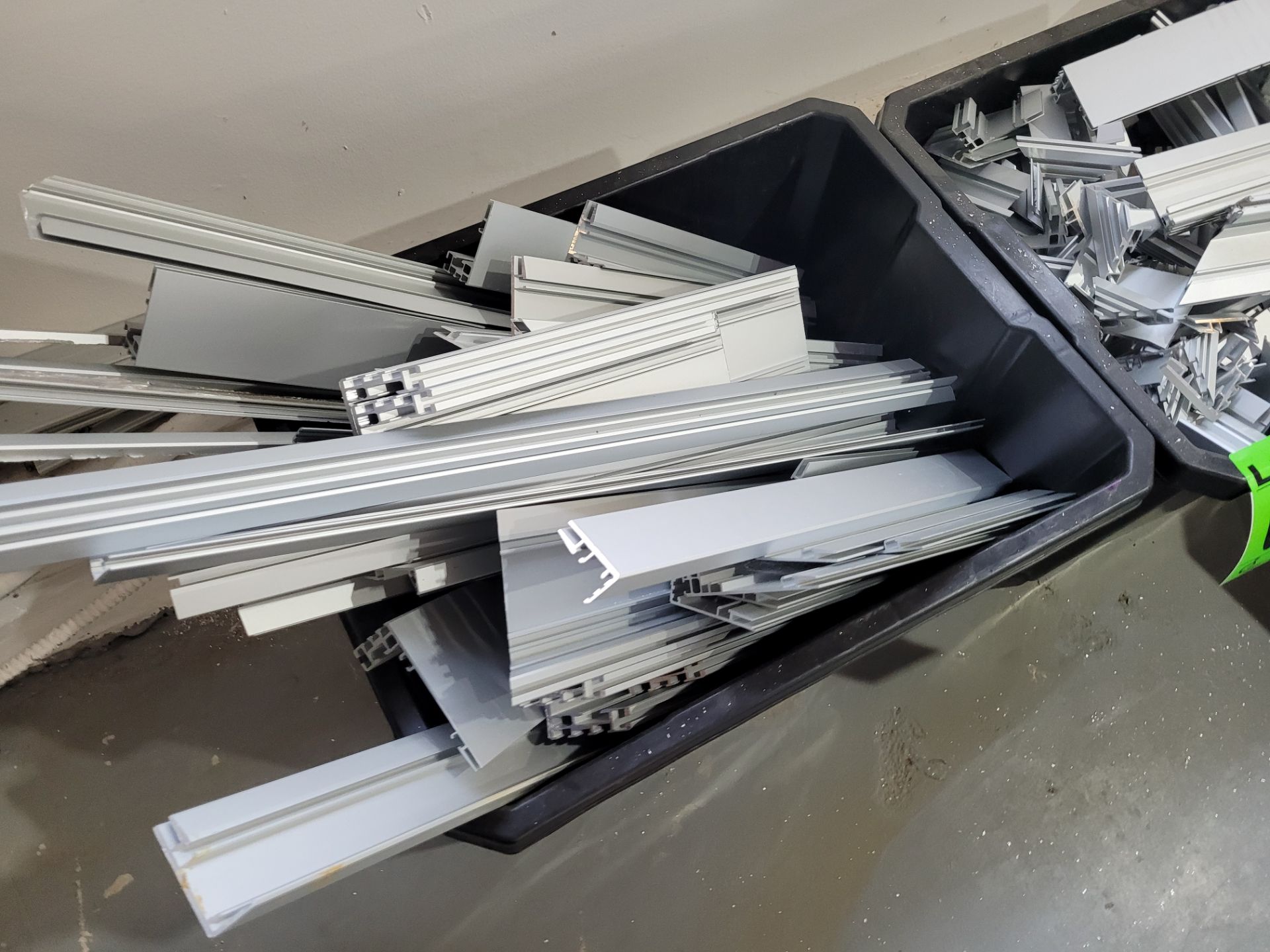 Lot of aluminum extrusion offcuts - Image 2 of 5