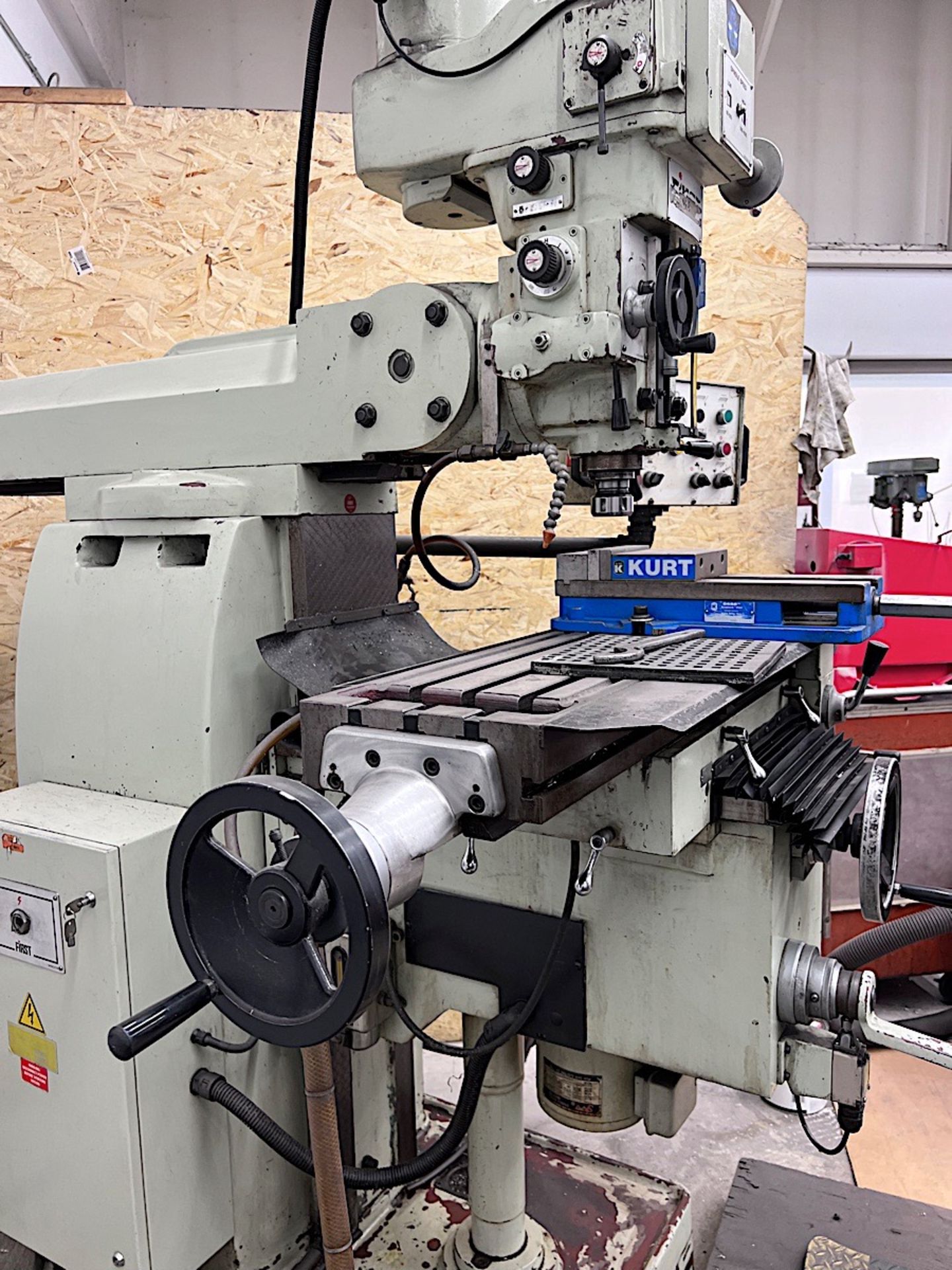 FIRST LC-20VSG MILLING MACHINE - Image 3 of 4