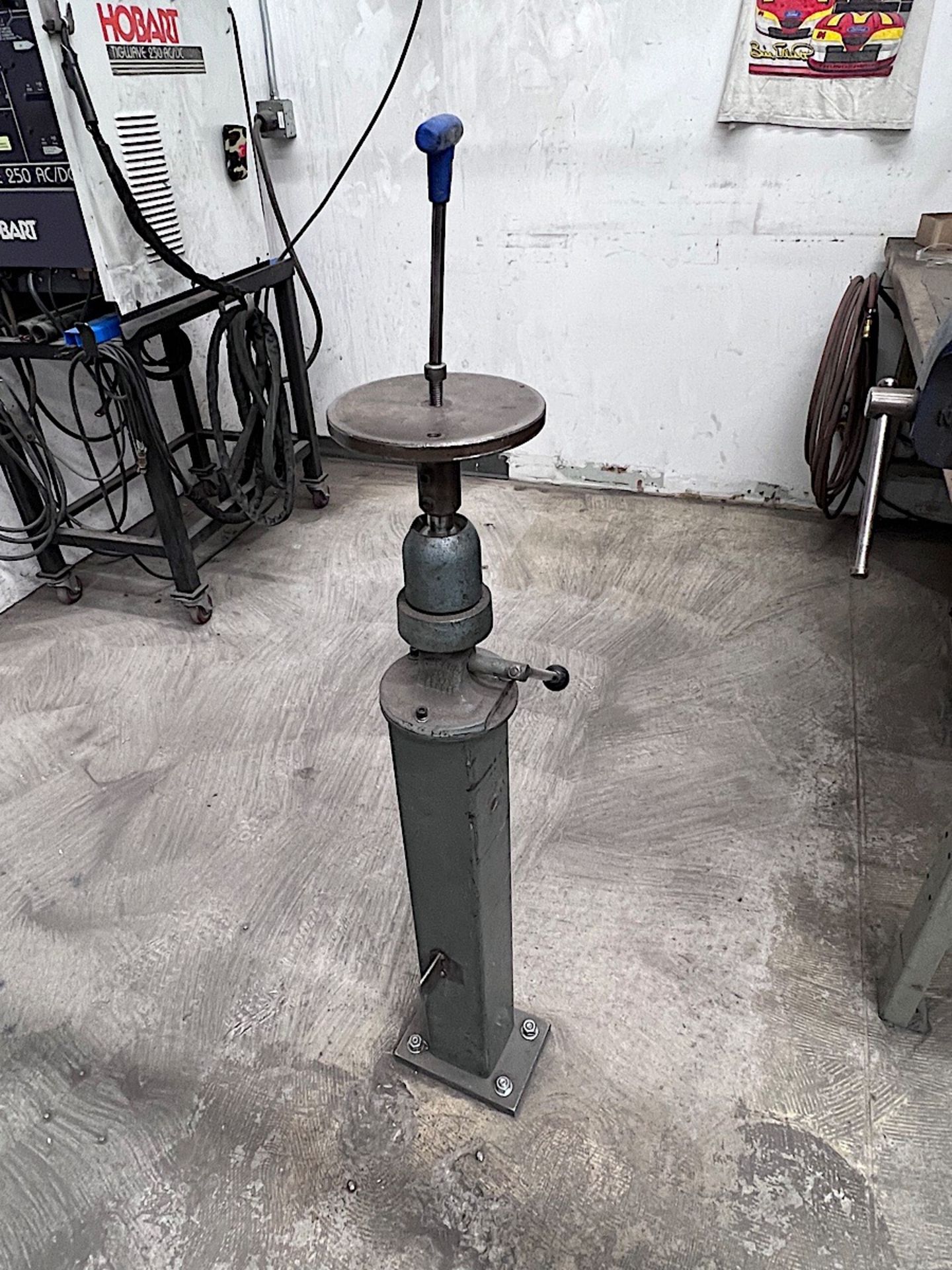 POWERARM (301) BENCH VICE STAND