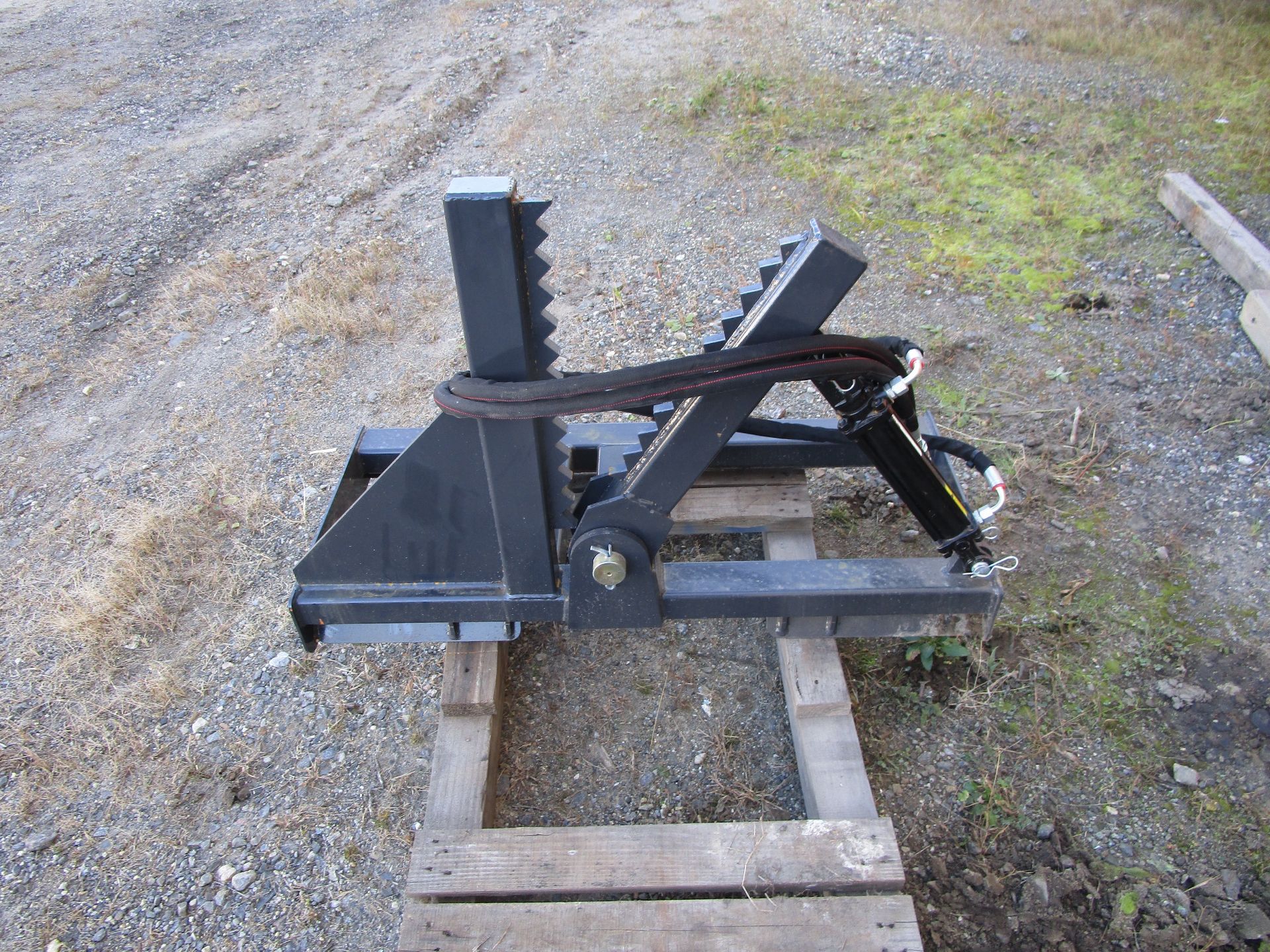 New Wolverine Skid Tree Post Puller/Grappler (C69E) - Image 4 of 5