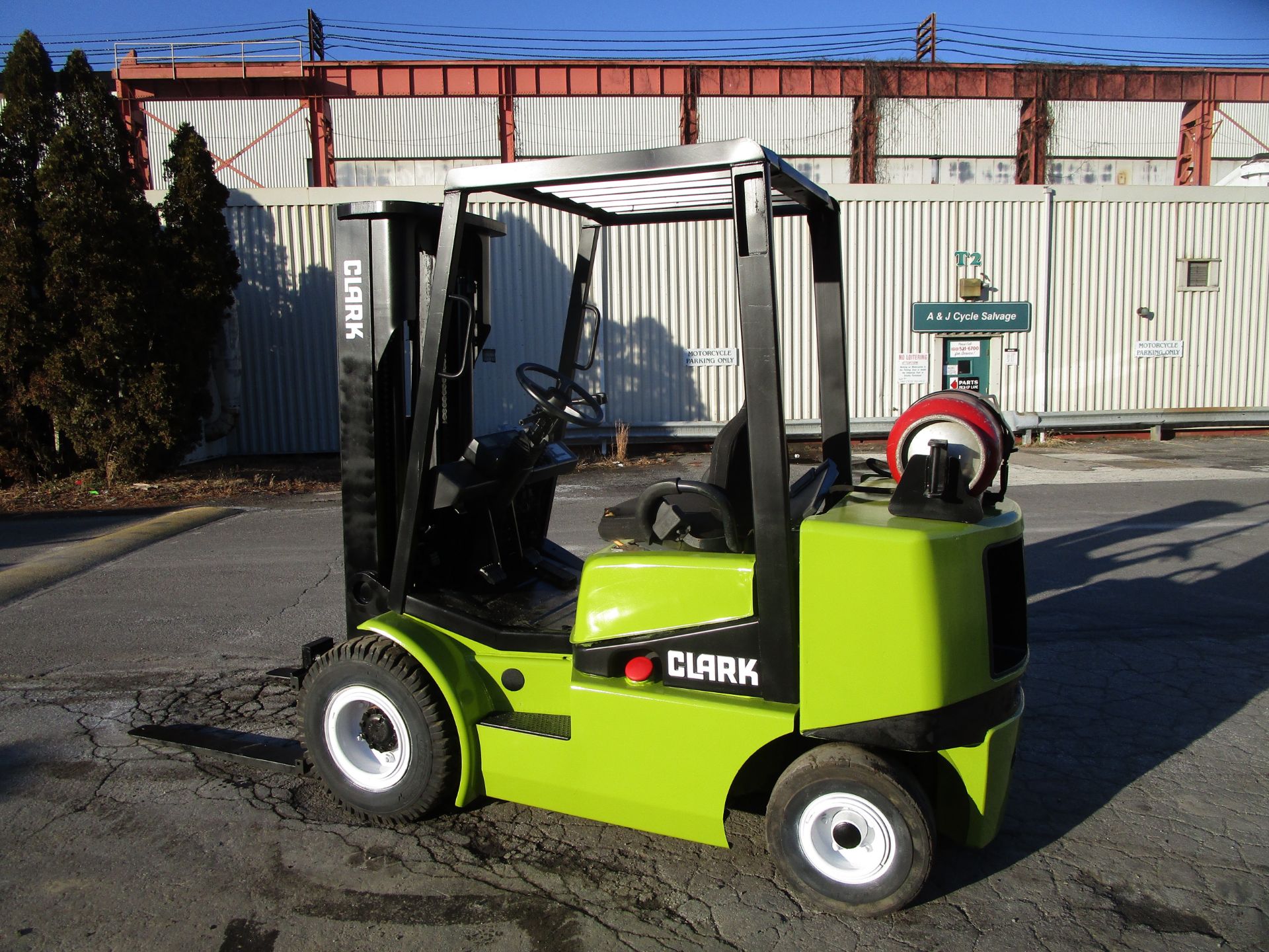 Clark CGP25 5000 lb Forklift - Image 5 of 11