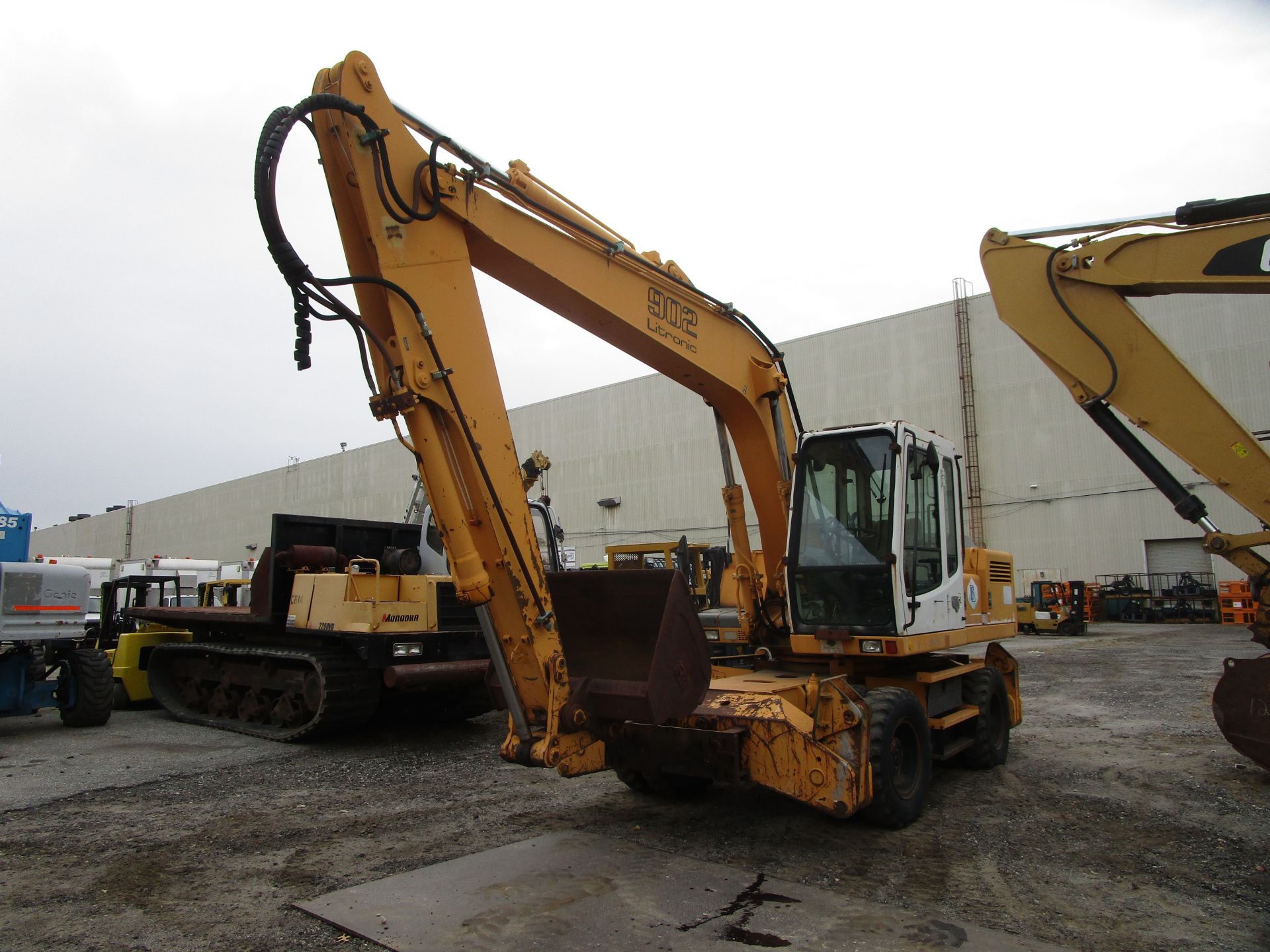 Liebherr A902 Litronic Wheeled Excavator - Image 3 of 8